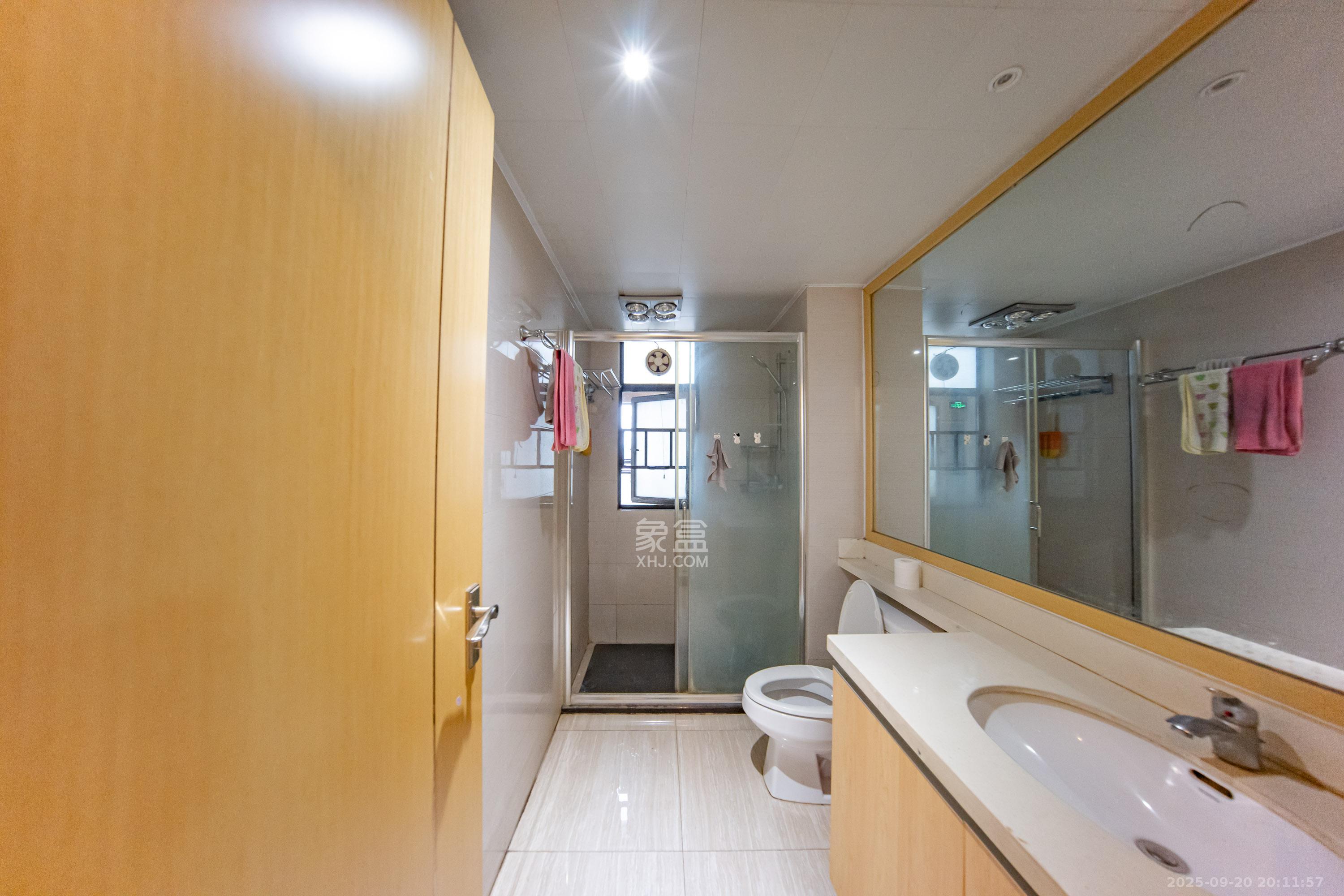 中海国际三期 3室2厅2卫 2200.0元/月 中海国际三期 3室2厅2卫 2200.0元/月室内图