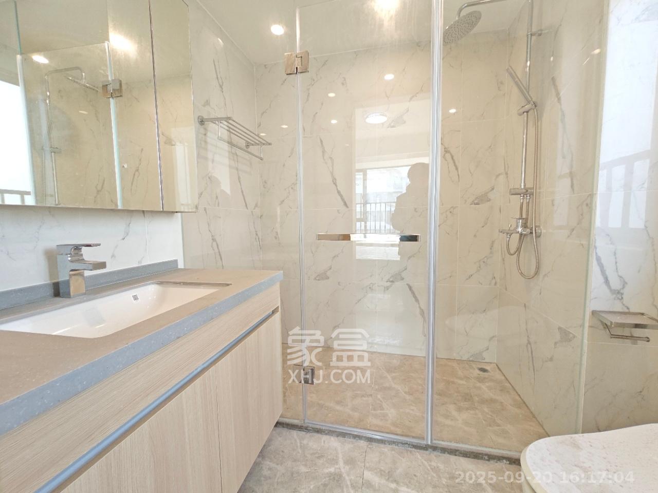 复地滨江金融中心  4室2厅2卫    5300.0元/月 复地滨江金融中心  4室2厅2卫    5300.0元/月室内图