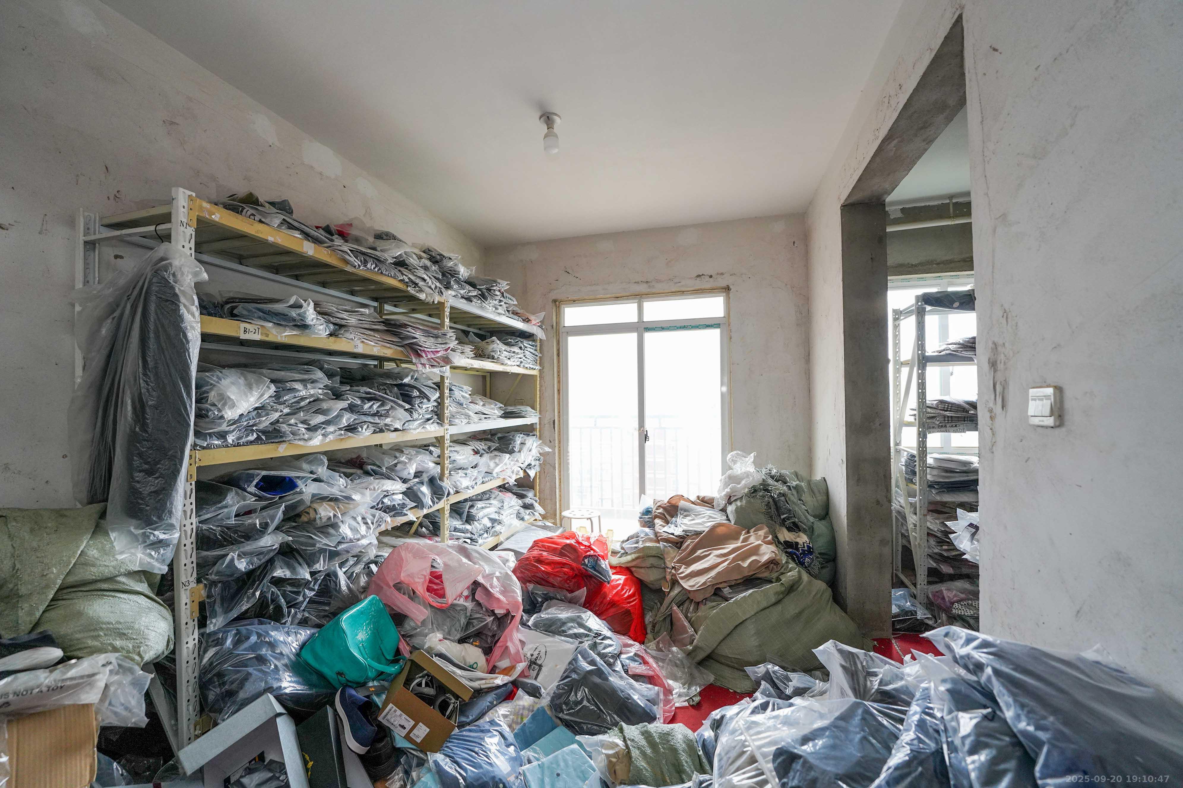 理工大学职工单位房青年汇 4室2厅2卫 86.0万 理工大学职工单位房青年汇 4室2厅2卫 86.0万客厅