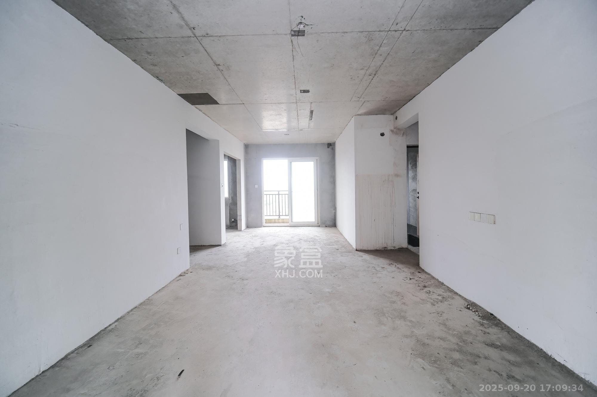 保利香槟国际 4室2厅2卫 93.0万 保利香槟国际 4室2厅2卫 93.0万客厅