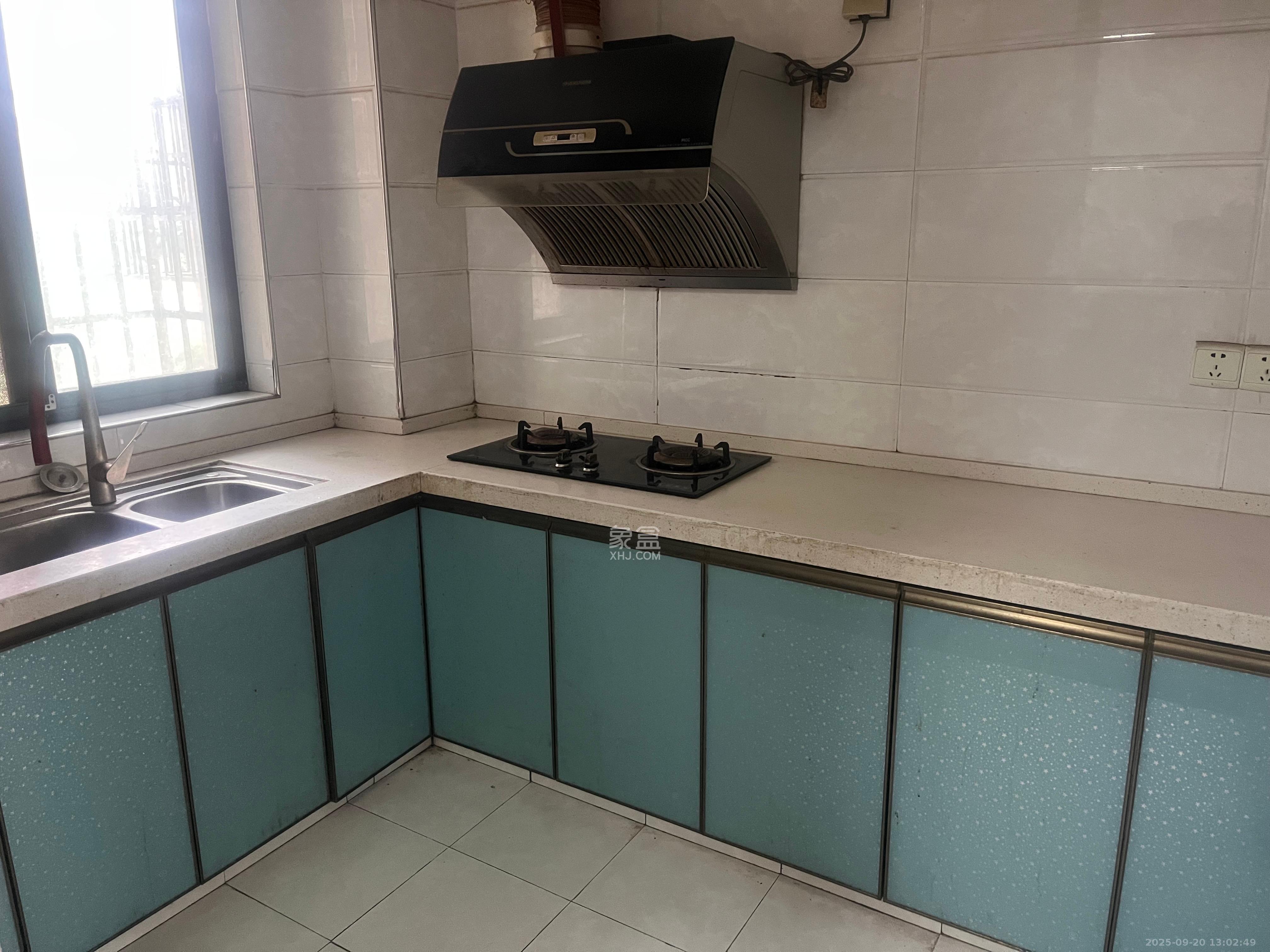 岳鞍阁小区 3室2厅2卫 2300.0元/月 岳鞍阁小区 3室2厅2卫 2300.0元/月室内图