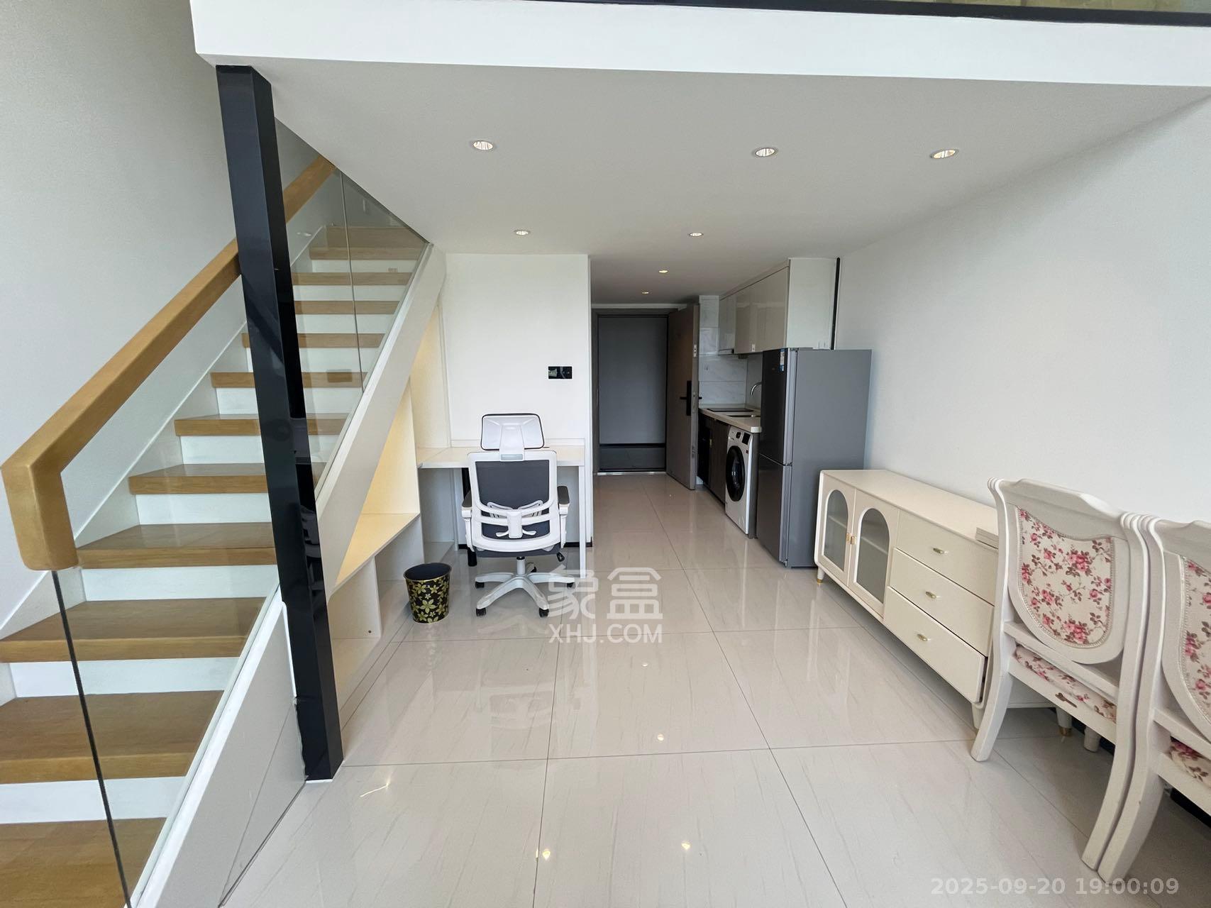 藏珑湖上公馆 1室1厅1卫 2600.0元/月 藏珑湖上公馆 1室1厅1卫 2600.0元/月室内图