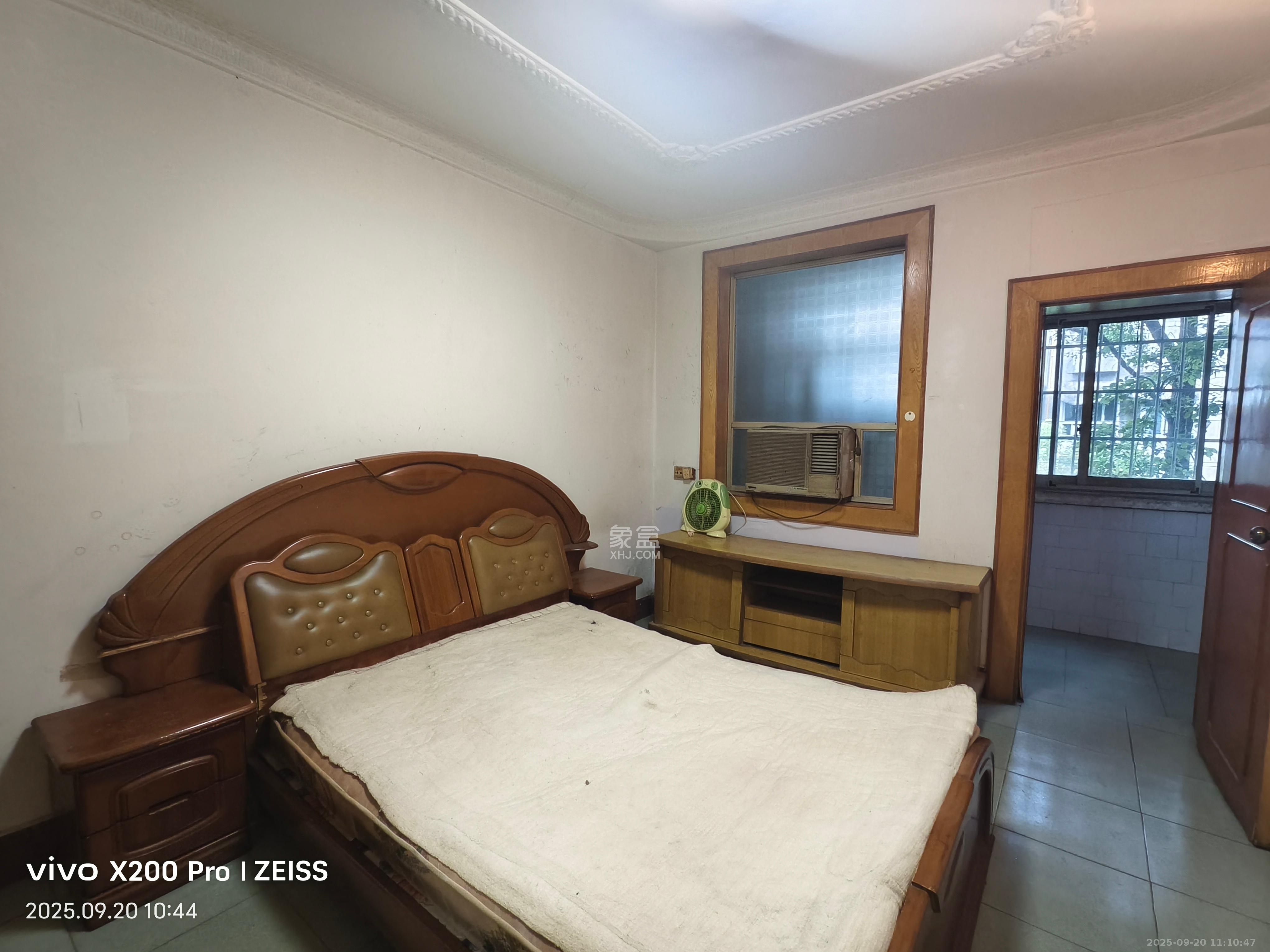 国庆新村  2室1厅1卫    1300.0元/月室内图