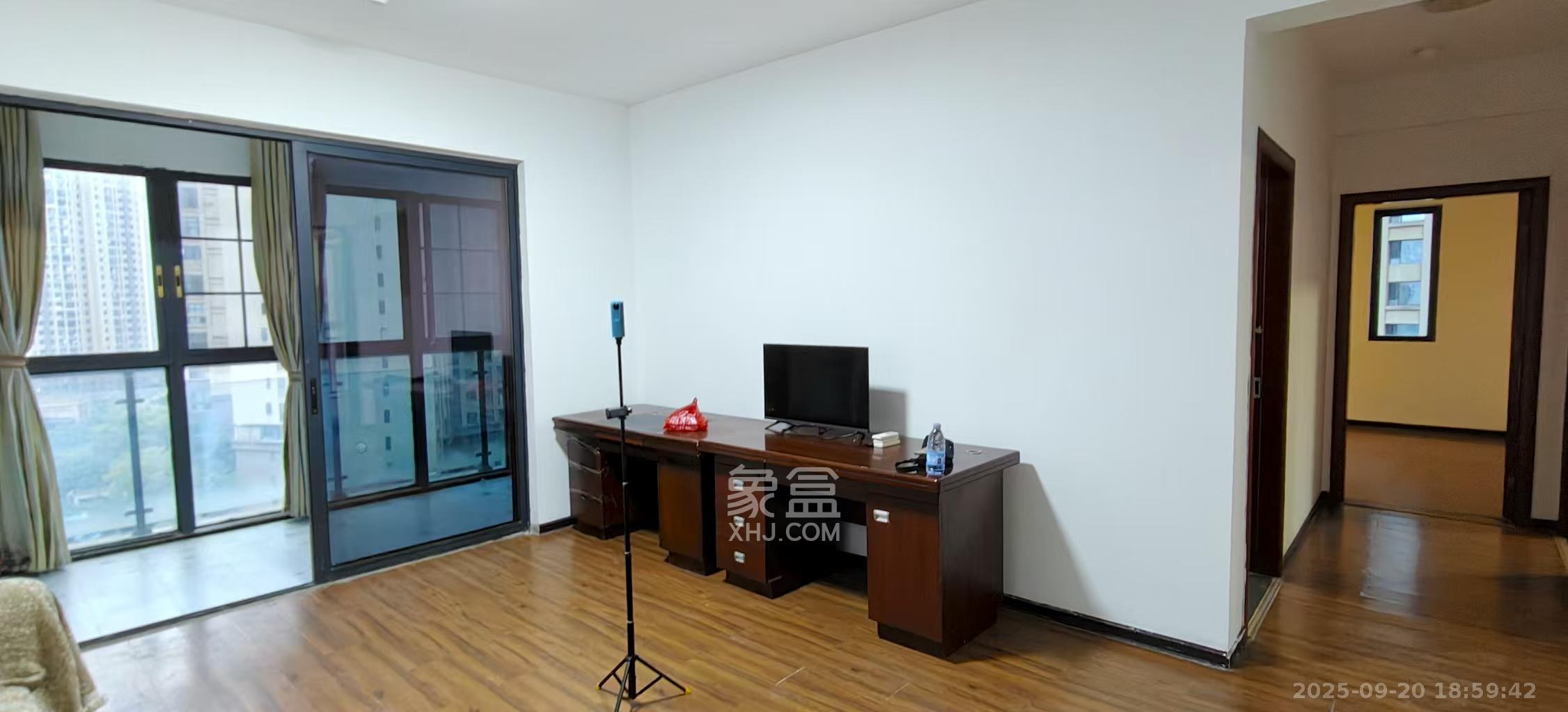 中建梅溪湖中心  4室2厅2卫   3800.00元/月室内图