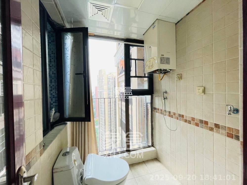 华润凤凰城三期  3室2厅1卫    2100.0元/月室内图