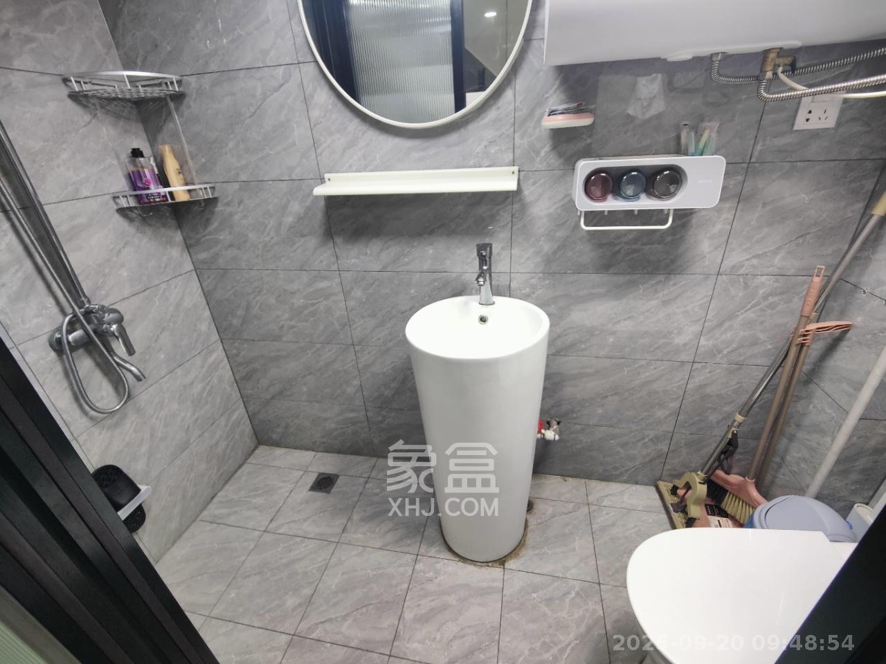 弘坤云寓 2室1厅1卫 2700.0元/月 弘坤云寓 2室1厅1卫 2700.0元/月室内图