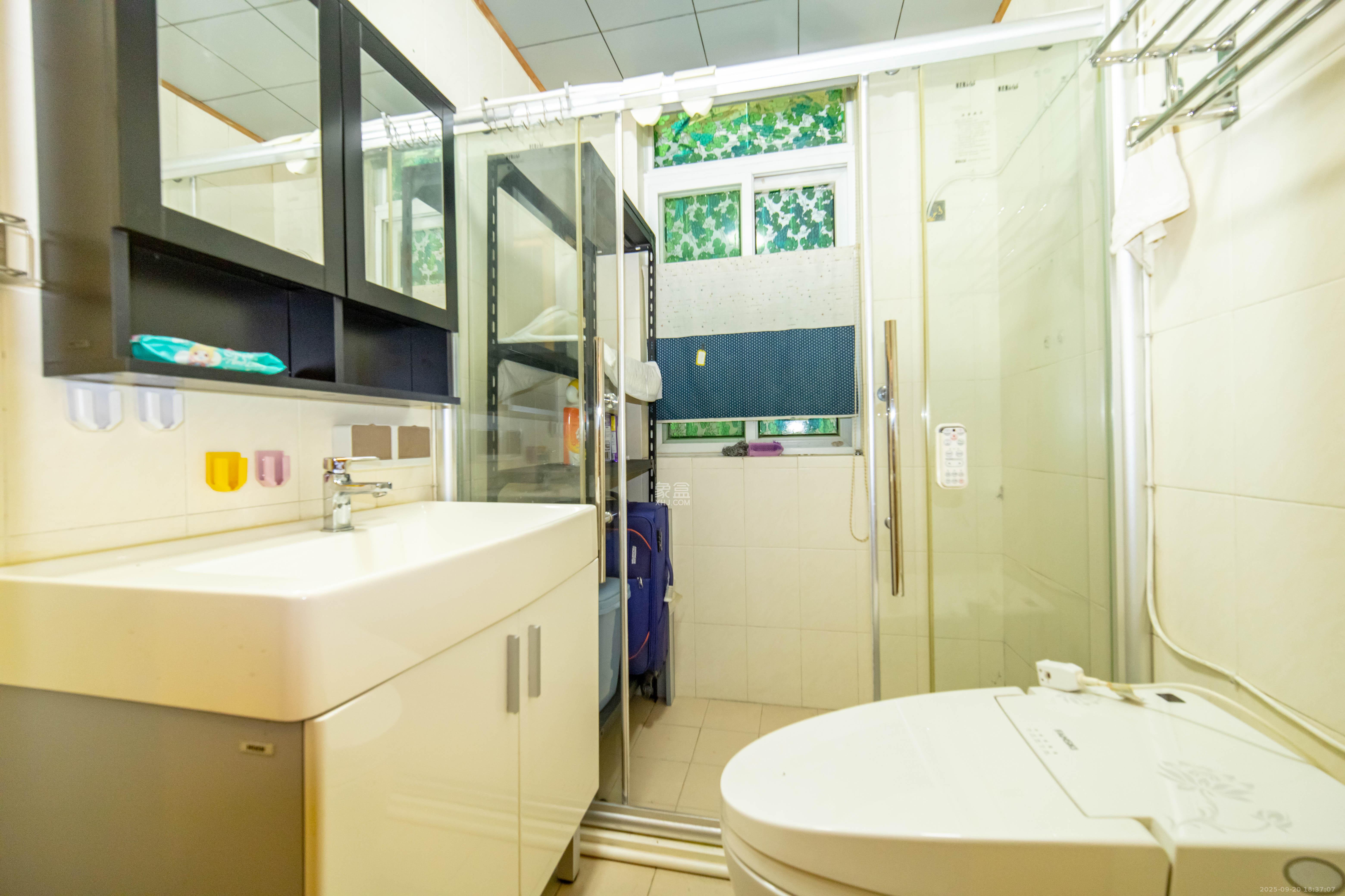 欣安小区  3室2厅2卫    71.8万卫生间