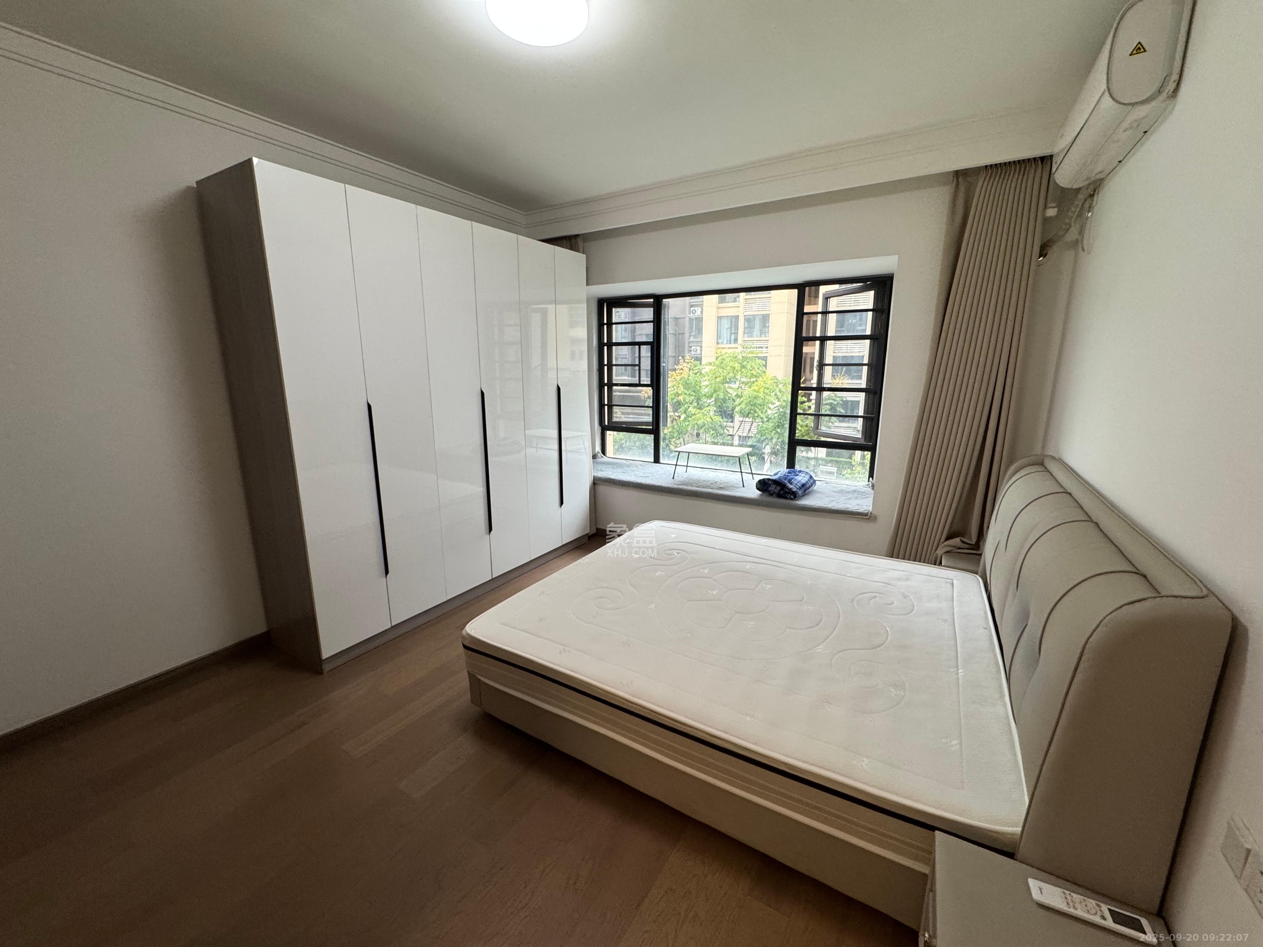 越秀亲爱里  1室1厅1卫    3300.0元/月室内图