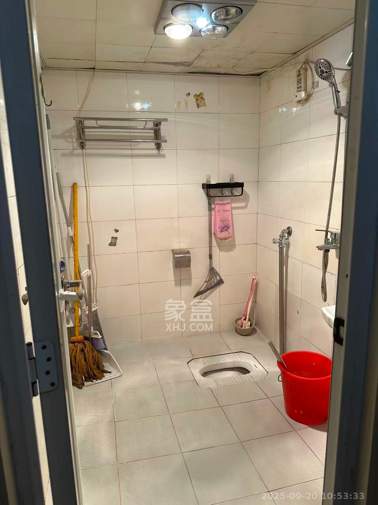 时代先锋 1室1厅1卫 1300.0元/月 时代先锋 1室1厅1卫 1300.0元/月室内图