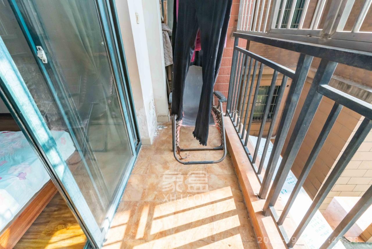 银盘鑫城 3室2厅2卫 1500.0元/月 银盘鑫城 3室2厅2卫 1500.0元/月室内图