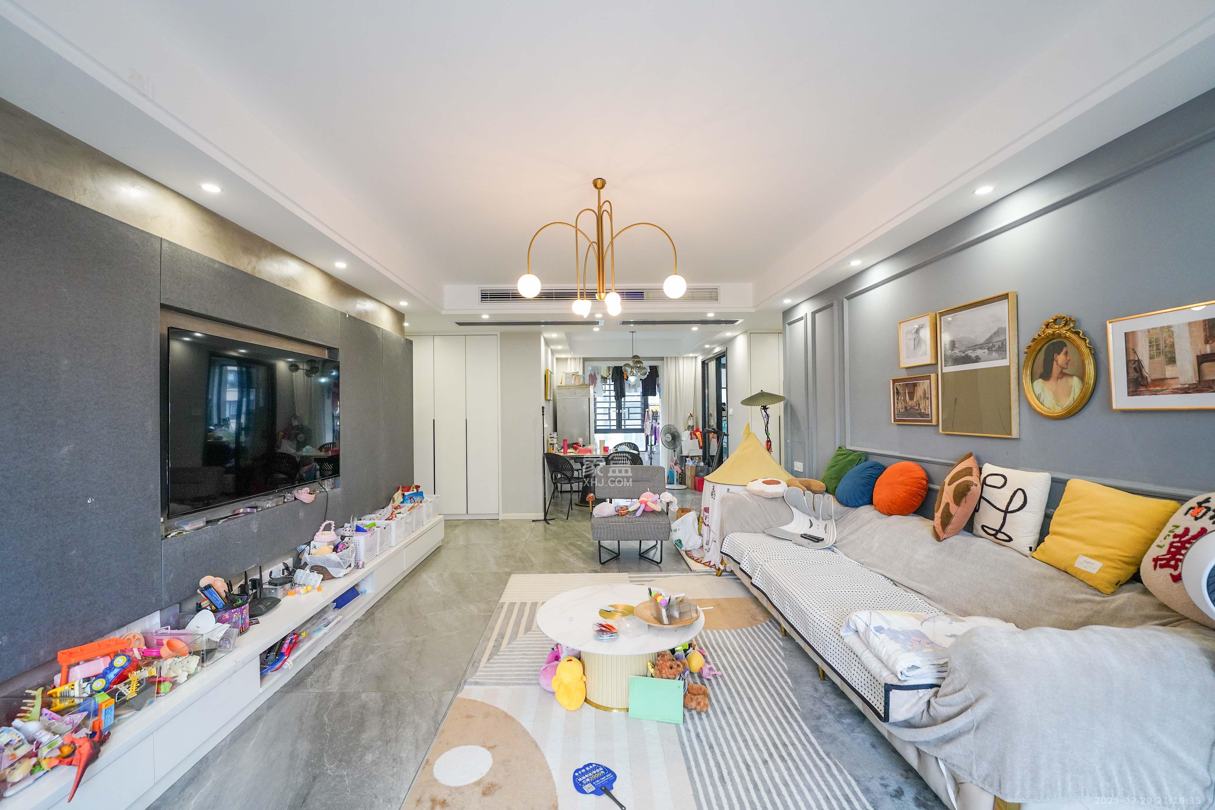 五矿万境蓝山 4室2厅2卫 164.0万 五矿万境蓝山 4室2厅2卫 164.0万客厅