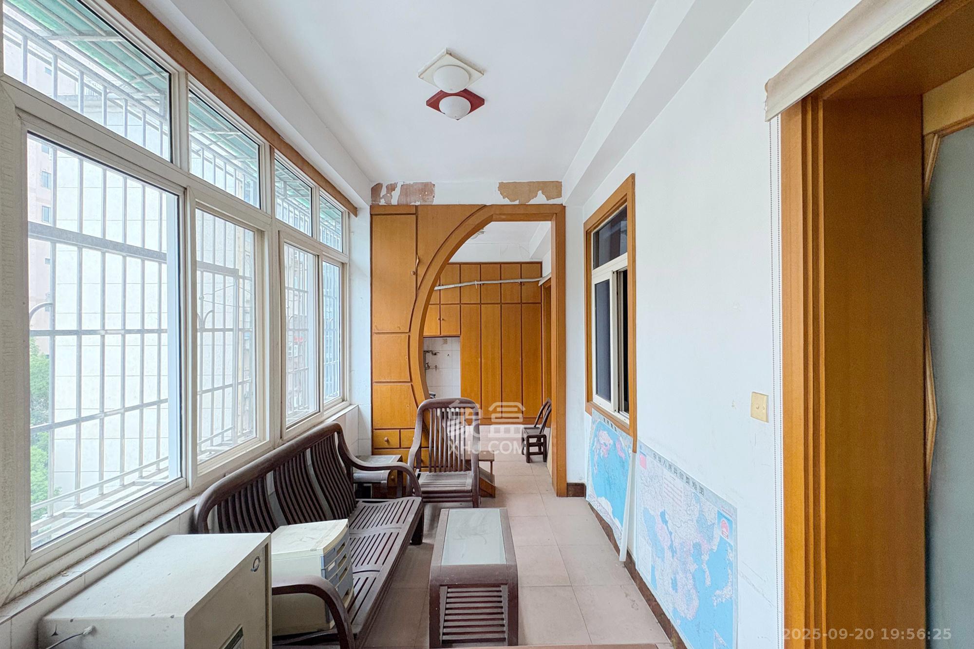 监狱管理局  3室2厅1卫    89.0万阳台