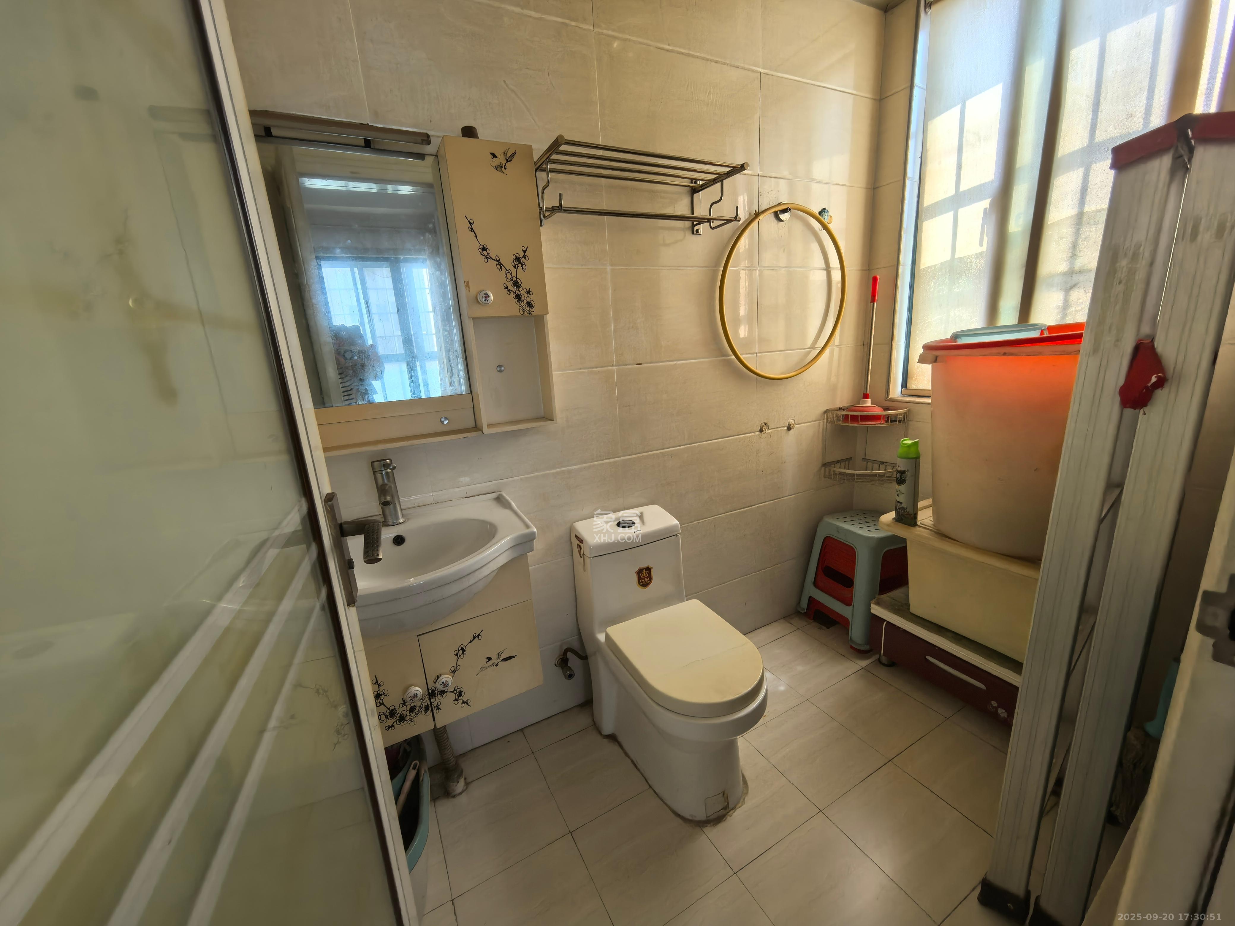 尊邸华庭 3室2厅1卫 2500.0元/月 尊邸华庭 3室2厅1卫 2500.0元/月室内图