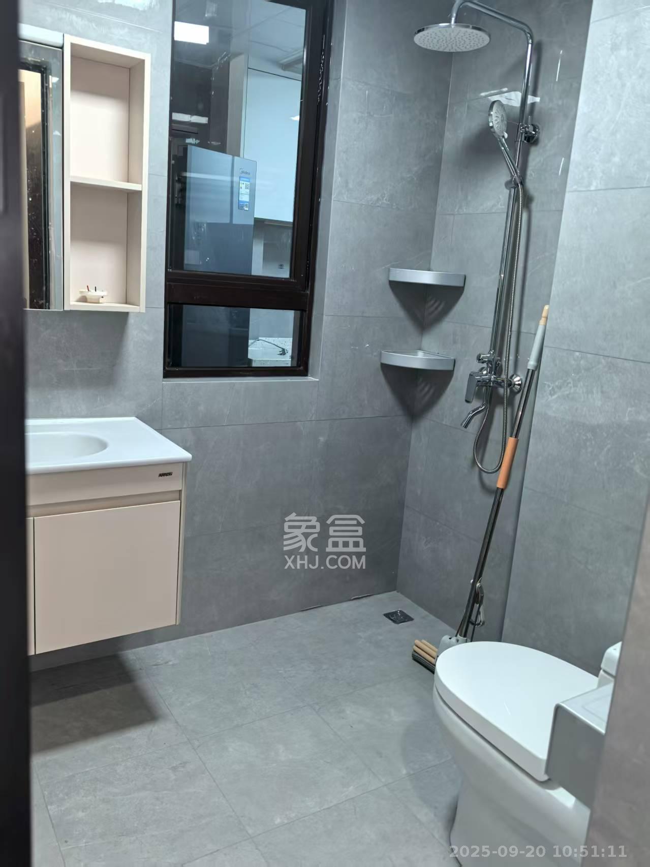 保利城(中航城国际社区、郡原美村) 3室2厅2卫 2900.0元/月 保利城(中航城国际社区、郡原美村) 3室2厅2卫 2900.0元/月室内图