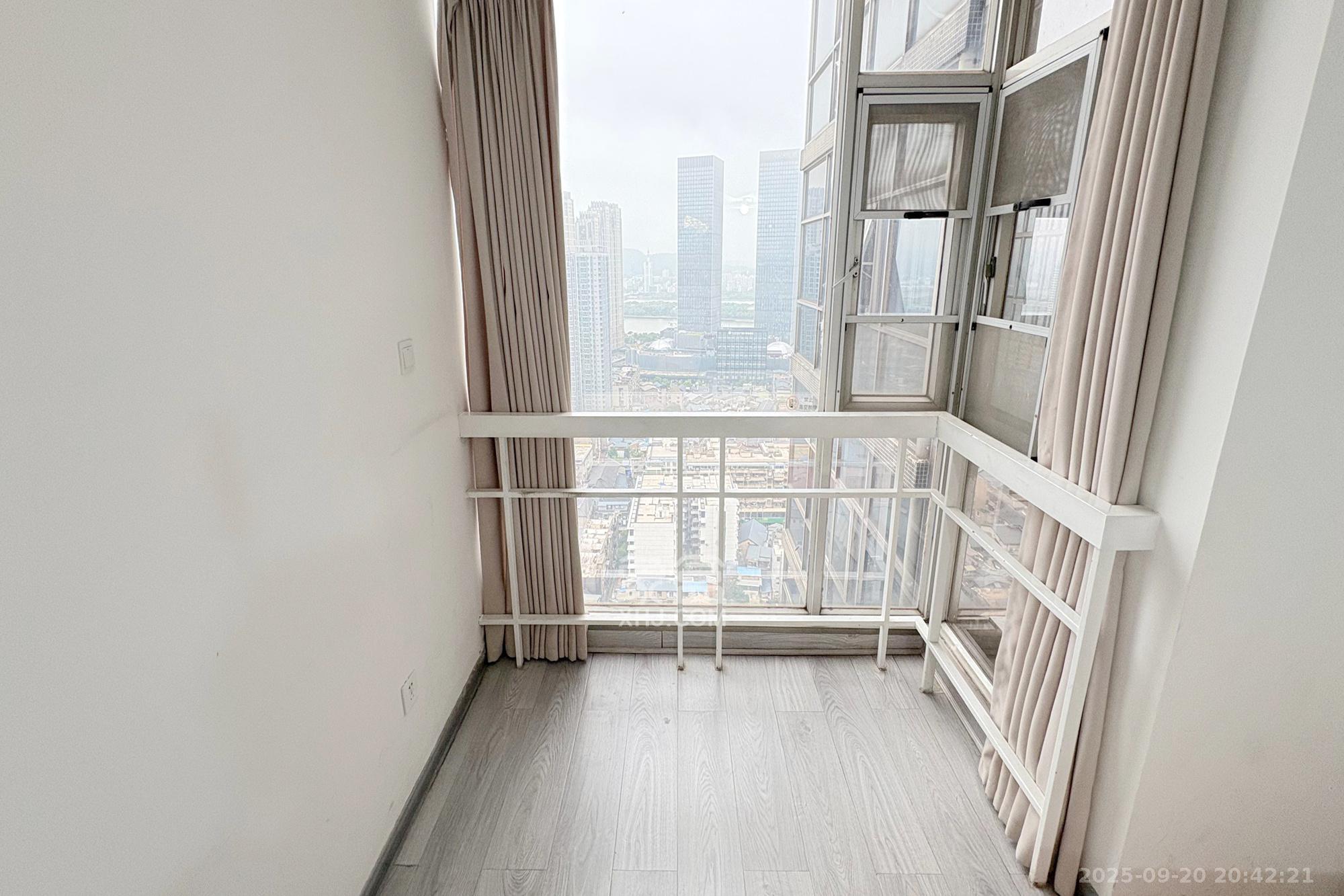 英尚国际 1室0厅0卫 38.0万 英尚国际 1室0厅0卫 38.0万阳台