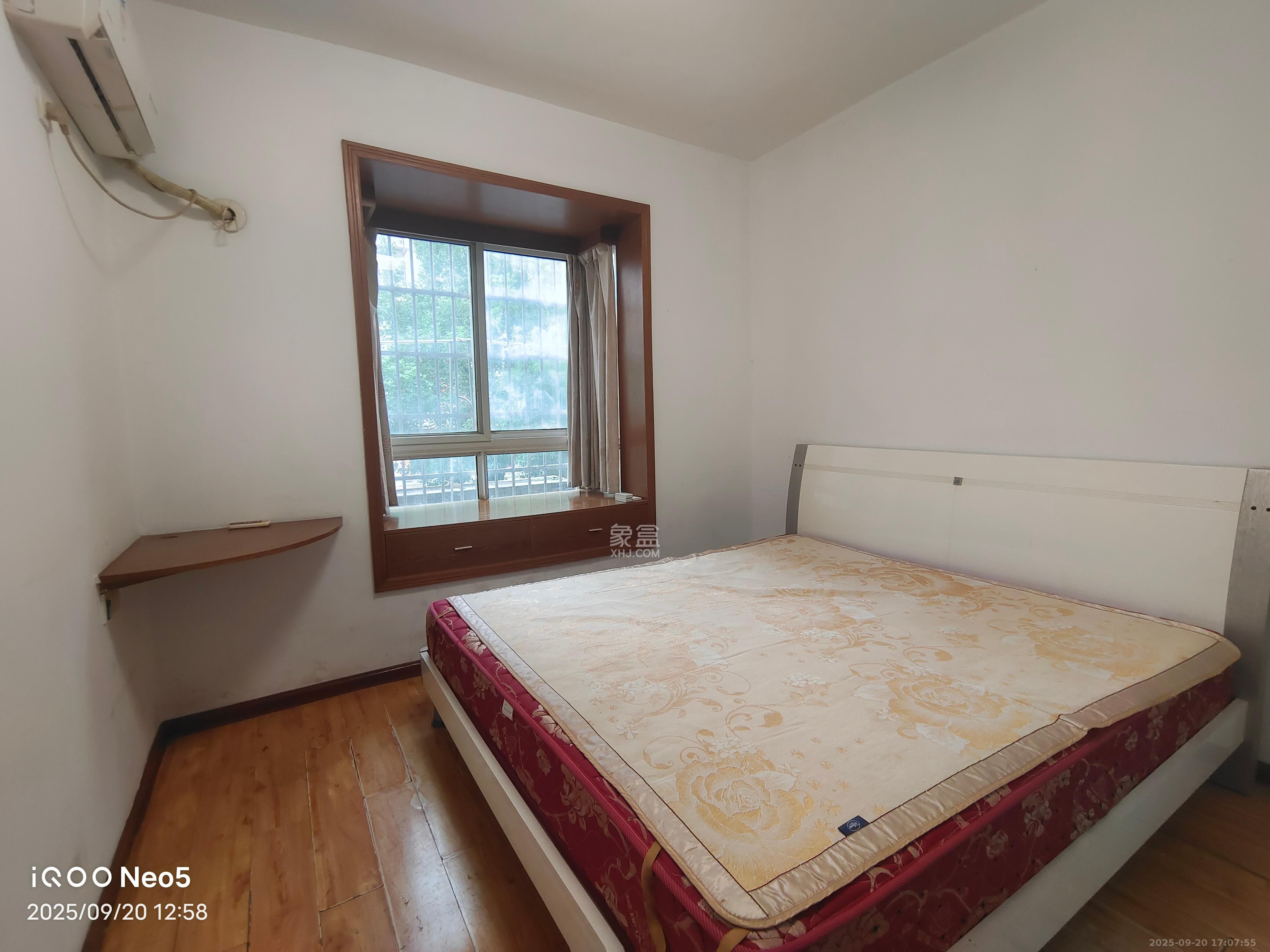 鄱阳小区 1室2厅1卫 1500.0元/月 鄱阳小区 1室2厅1卫 1500.0元/月室内图