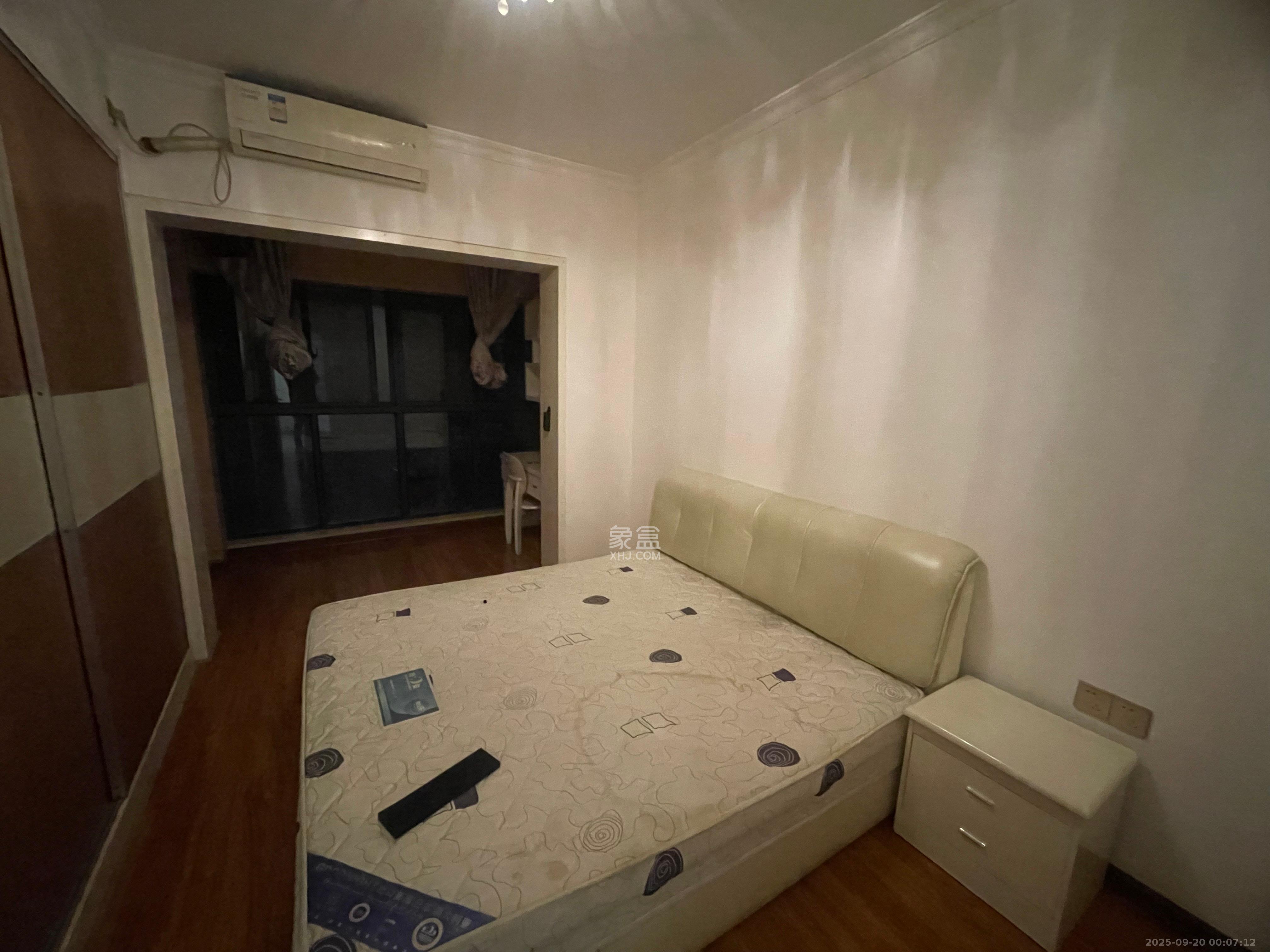 中城丽景香山园 2室2厅1卫 2100.0元/月 中城丽景香山园 2室2厅1卫 2100.0元/月室内图