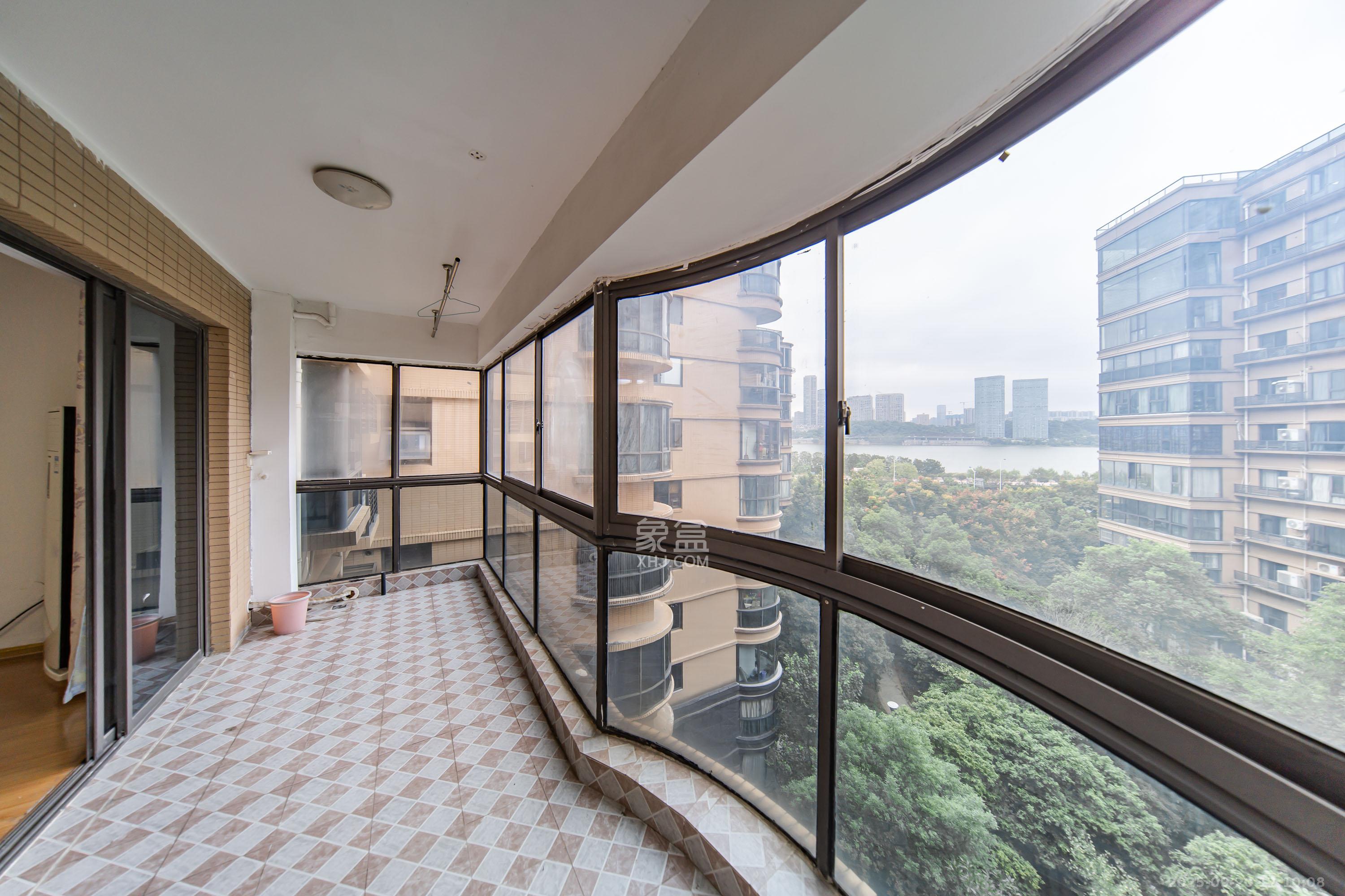 曙光泊岸 1室2厅1卫 183.0万 曙光泊岸 1室2厅1卫 183.0万阳台