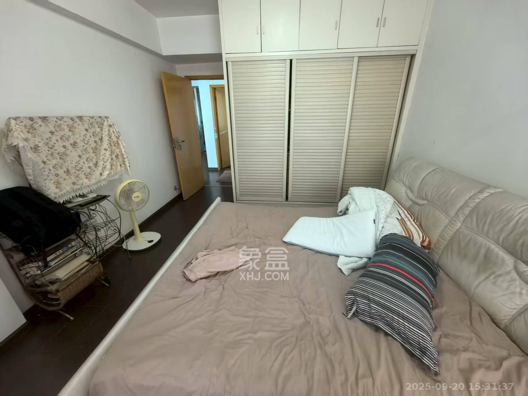 银港水晶城 2室2厅1卫 2400.0元/月 银港水晶城 2室2厅1卫 2400.0元/月室内图