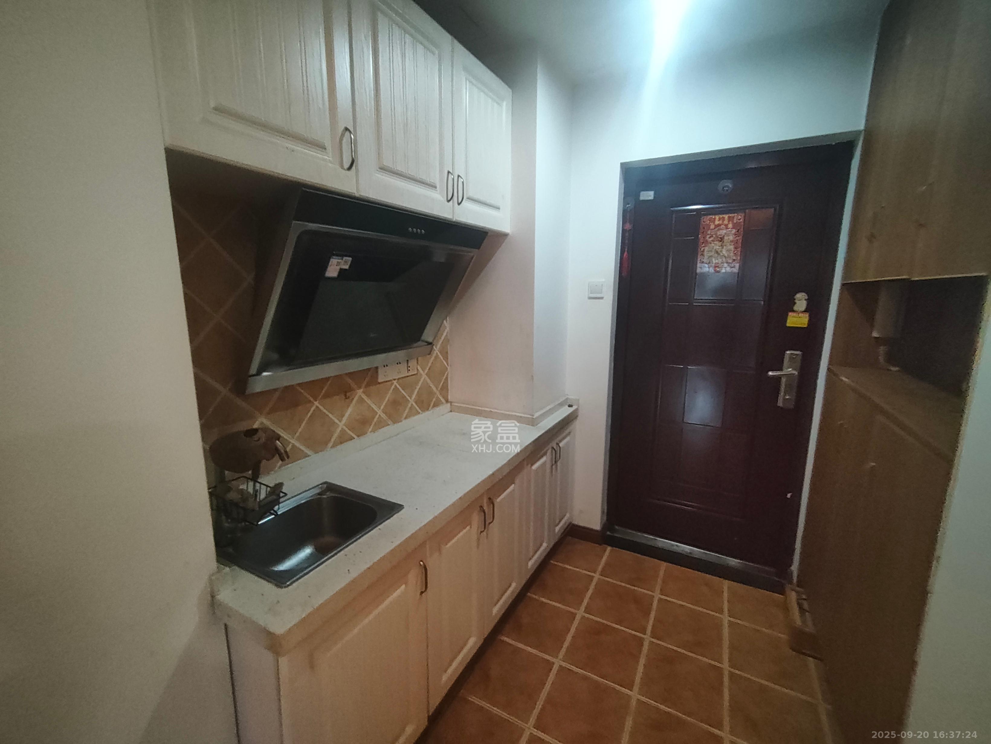 摩天一号 1室1厅1卫 2300.0元/月 摩天一号 1室1厅1卫 2300.0元/月室内图