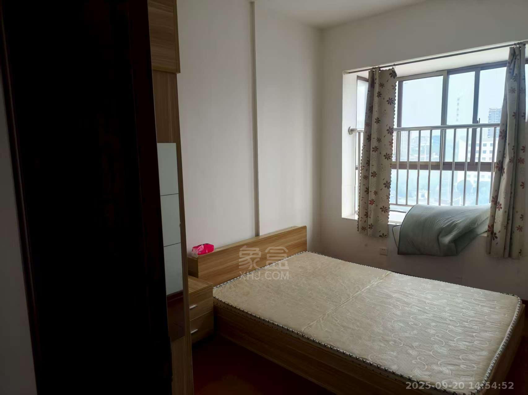 庐山恋 2室2厅1卫 1400.0元/月 庐山恋 2室2厅1卫 1400.0元/月室内图