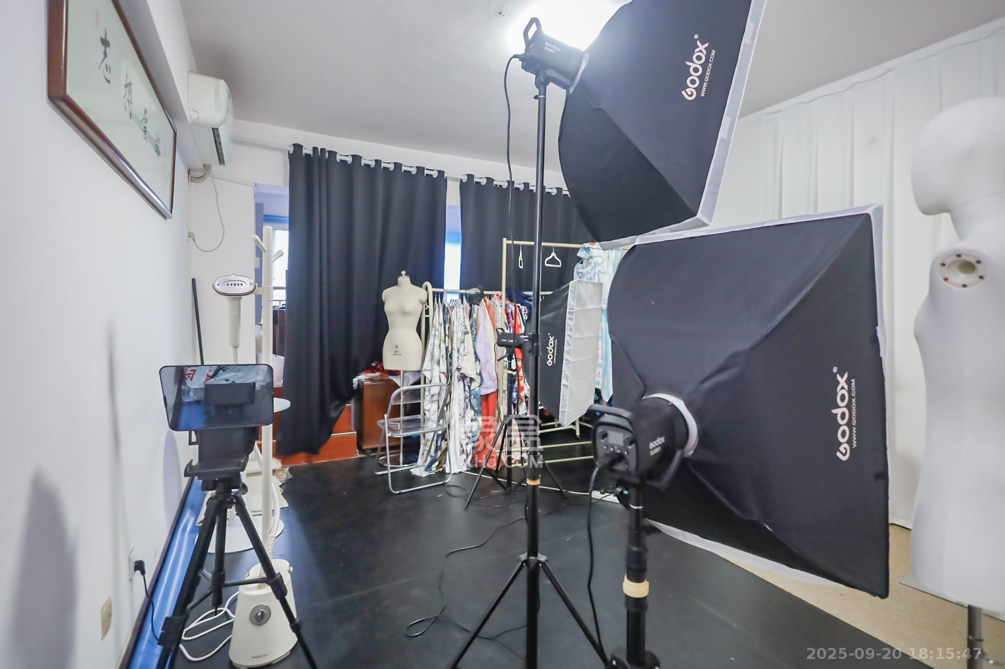 星蓝湾  4室2厅2卫    110.0万卧室