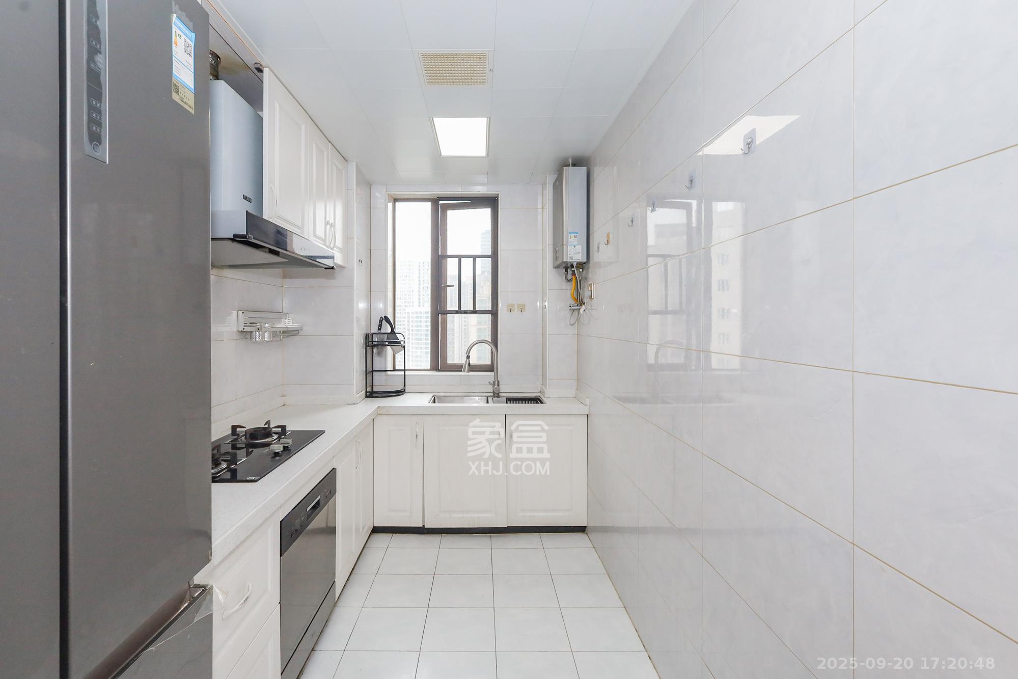 芙蓉别墅山庄（嘉湘华庭）  3室2厅2卫    150.0万厨房