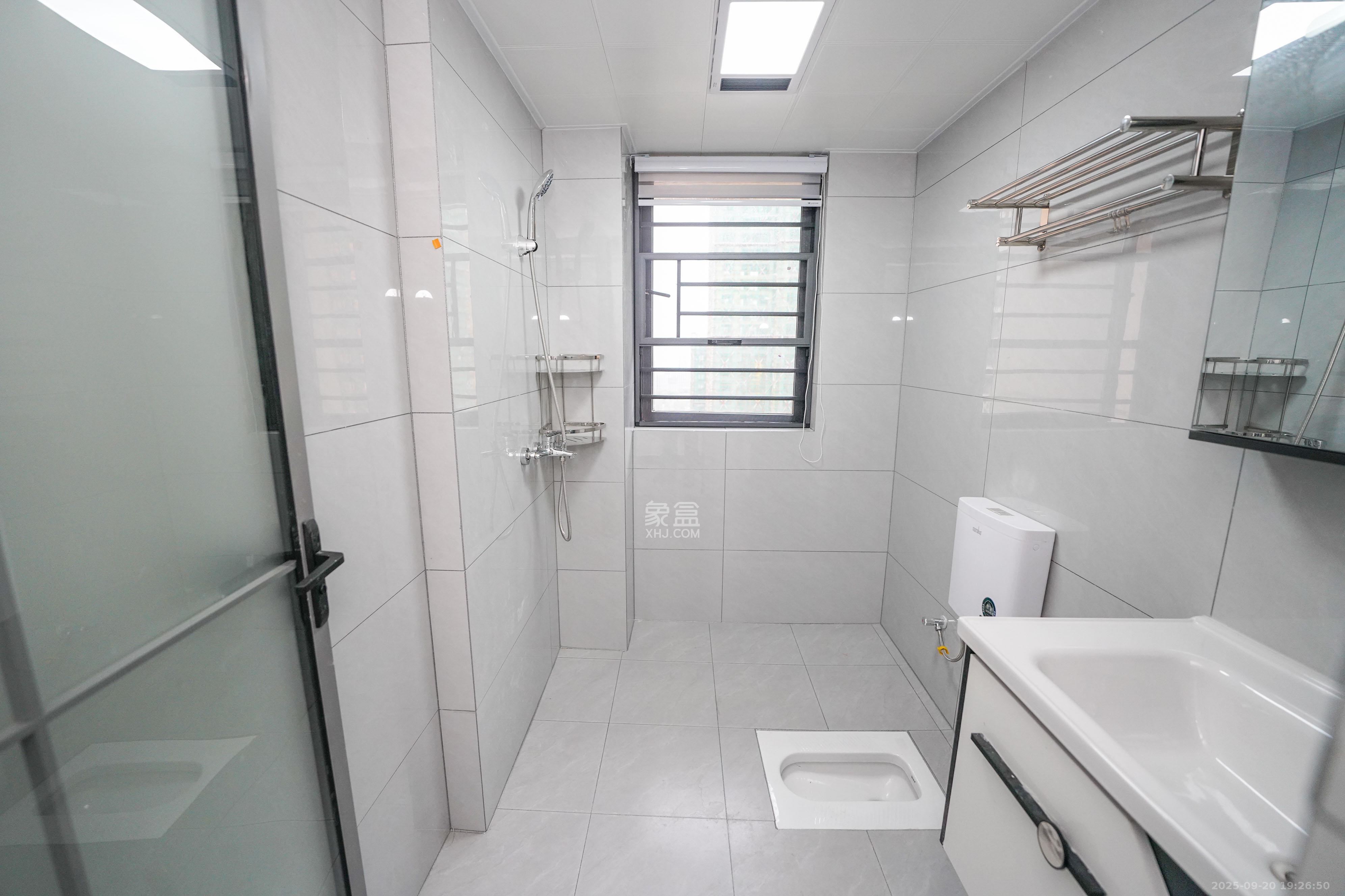 丽发新城 4室2厅2卫 130.0万 丽发新城 4室2厅2卫 130.0万卫生间