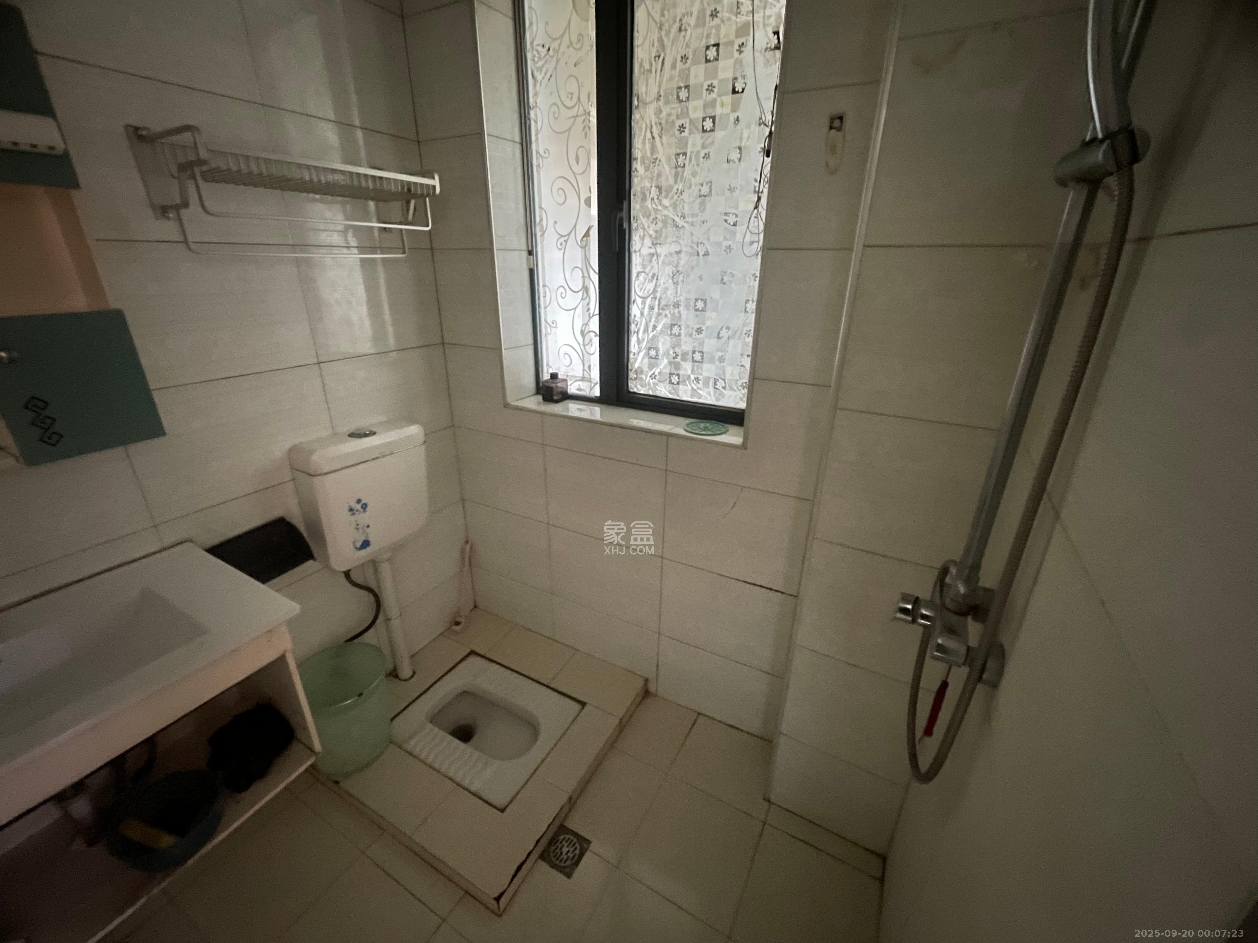 中城丽景香山园 2室2厅1卫 2100.0元/月 中城丽景香山园 2室2厅1卫 2100.0元/月室内图