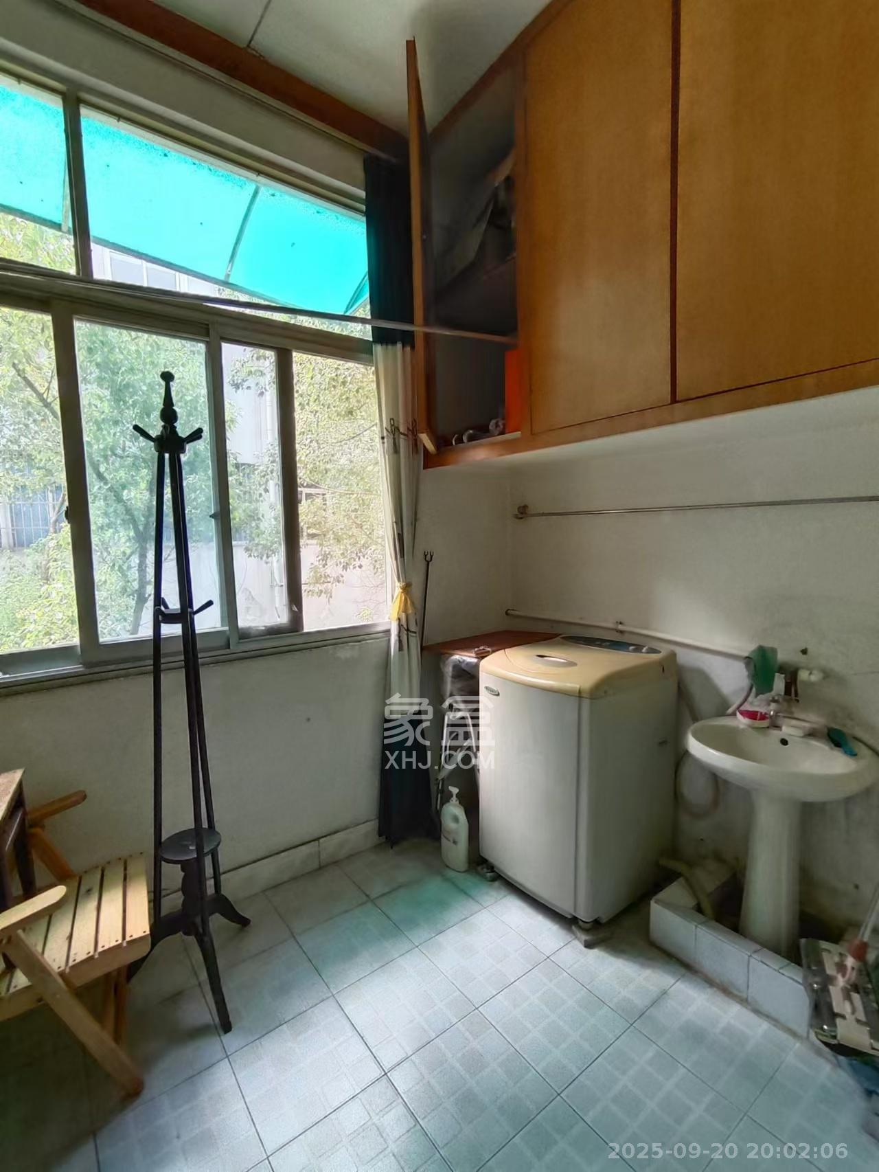 省政府机关二院  2室1厅1卫    2600.0元/月室内图