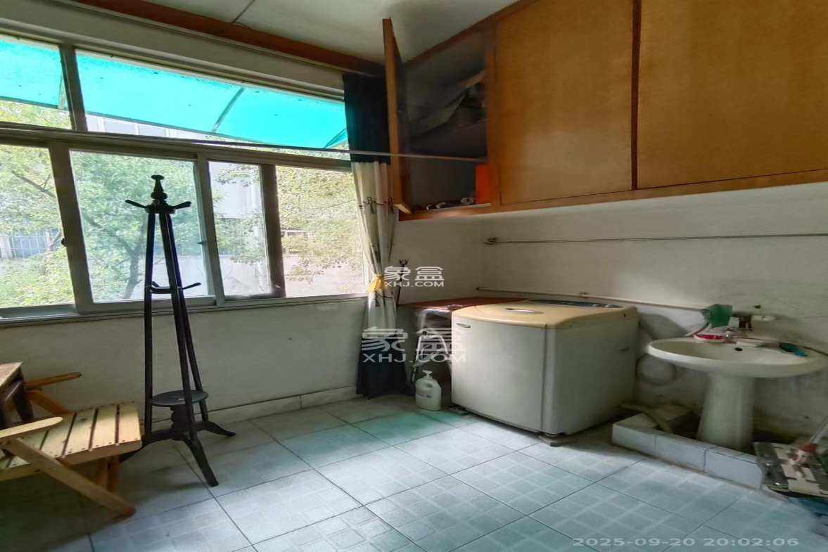 省政府机关二院 2室1厅1卫 2600.0元/月 省政府机关二院 2室1厅1卫 2600.0元/月室内图