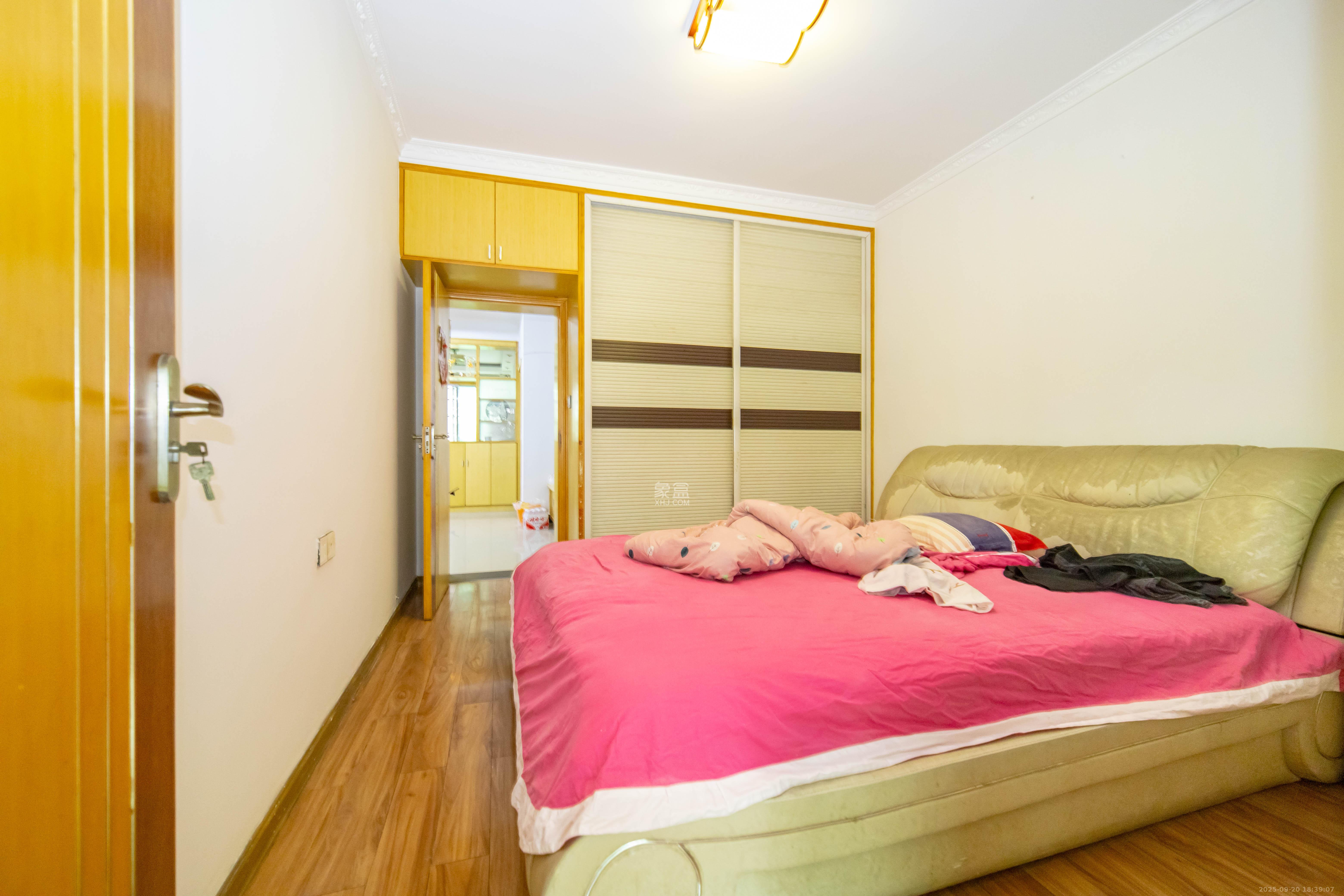 中南汽车世界  2室2厅1卫    29.8万卧室