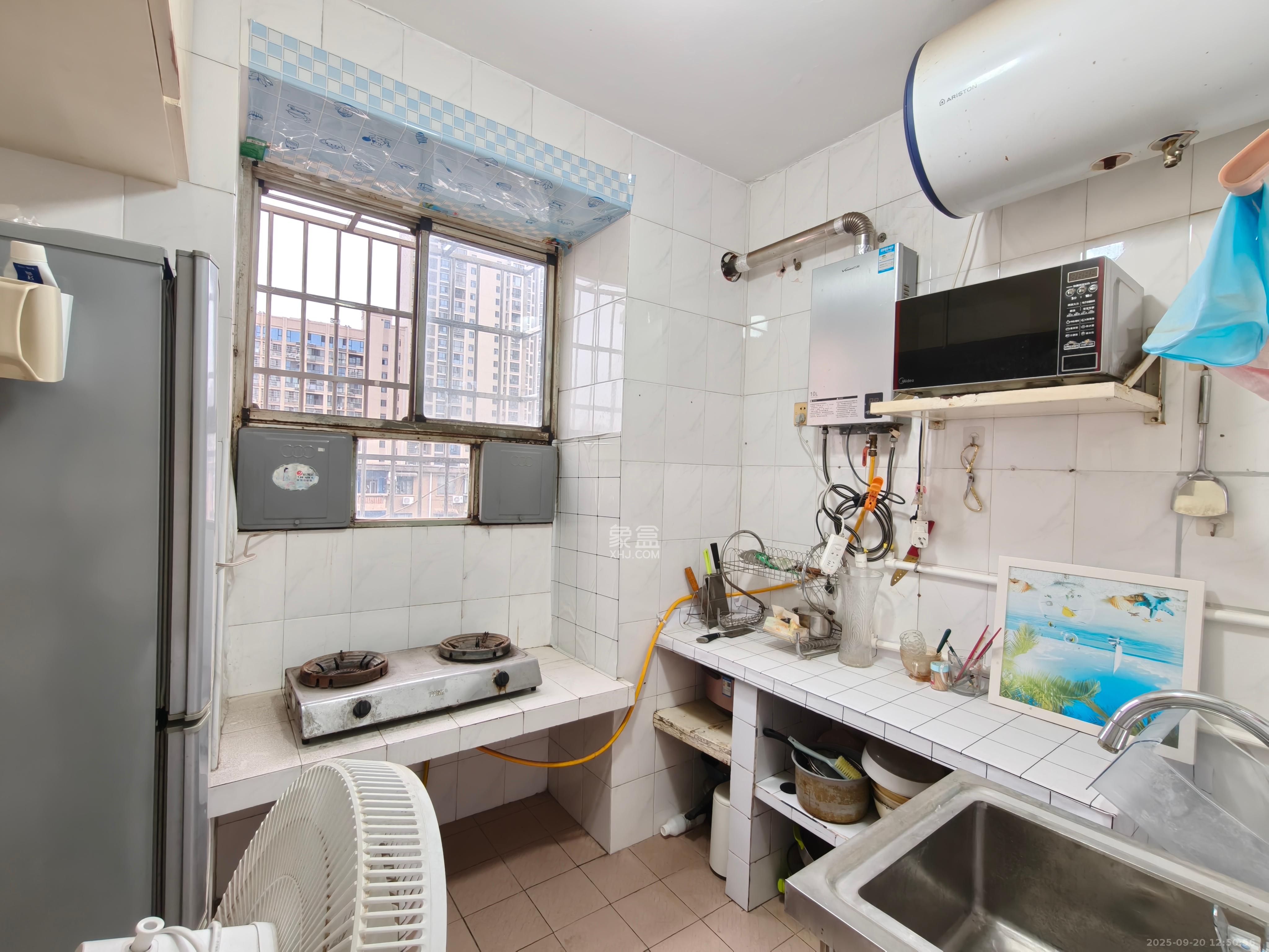 曾家湾13号生活区（友谊集团公司宿舍）  3室1厅1卫    1600.0元/月室内图