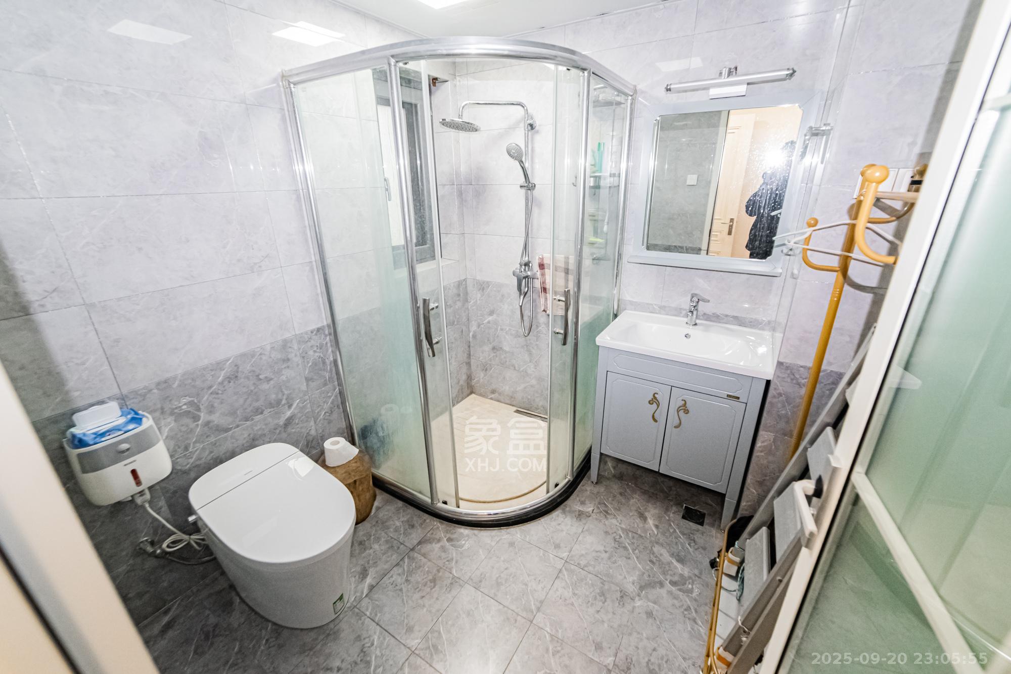 万国城(当代满庭春MOMA)二期 3室2厅2卫 150.0万 万国城(当代满庭春MOMA)二期 3室2厅2卫 150.0万卫生间