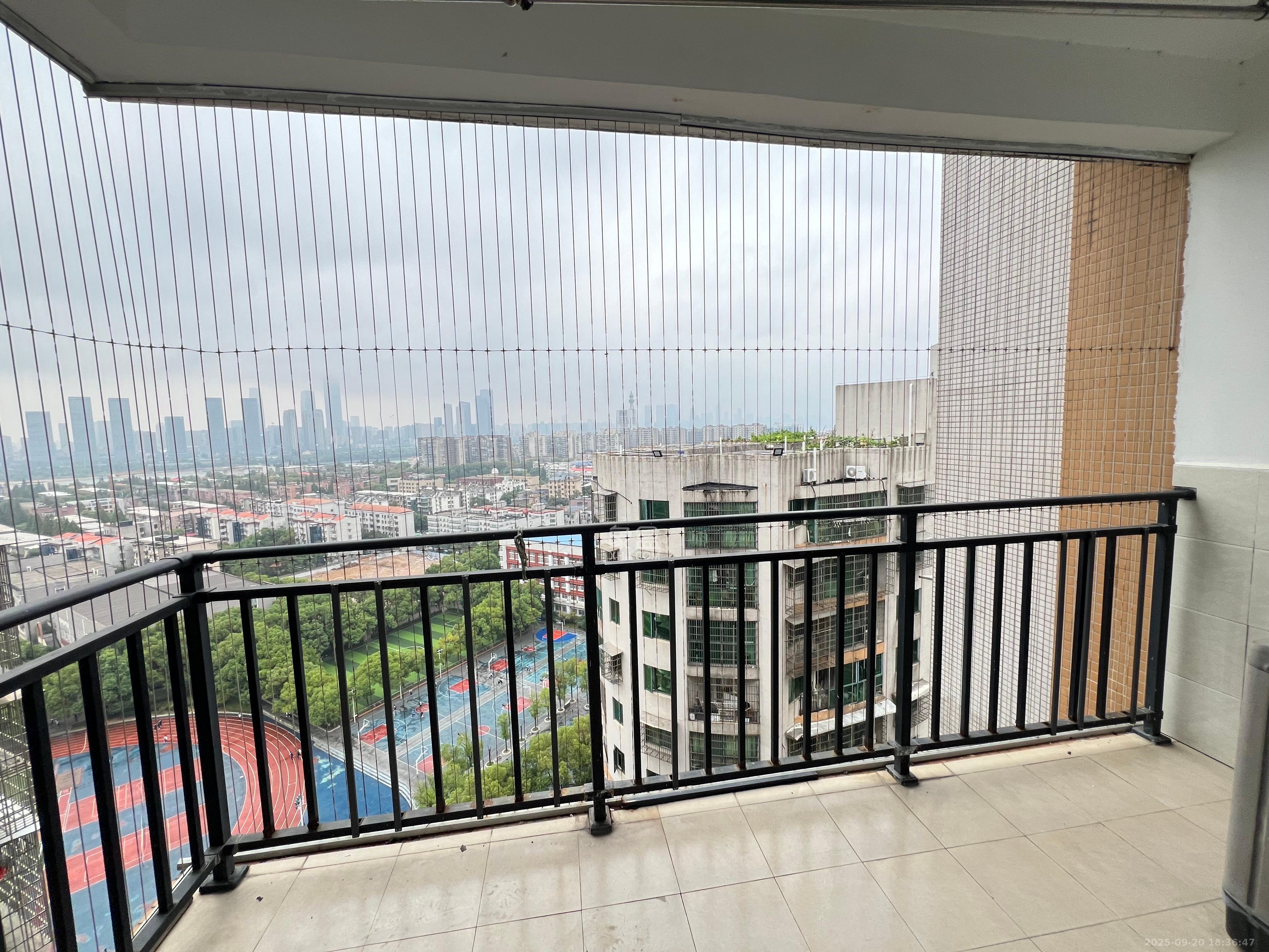 湖韵佳苑  3室2厅1卫    2500.0元/月室内图