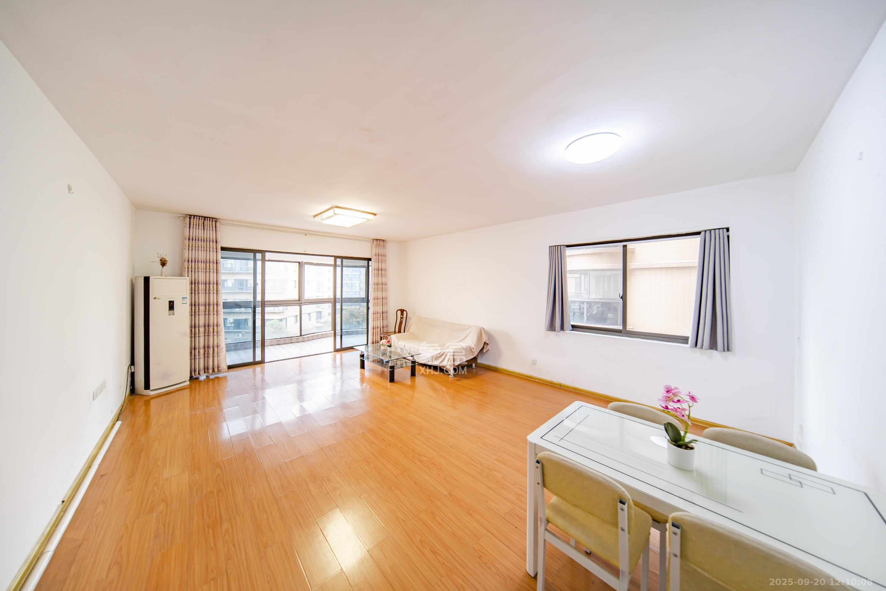 曙光泊岸 1室2厅1卫 183.0万 曙光泊岸 1室2厅1卫 183.0万客厅