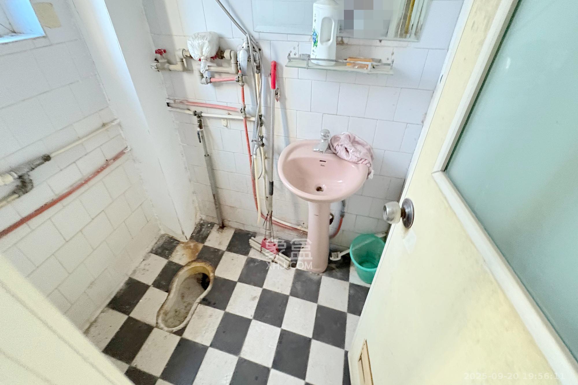 监狱管理局  3室2厅1卫    89.0万卫生间