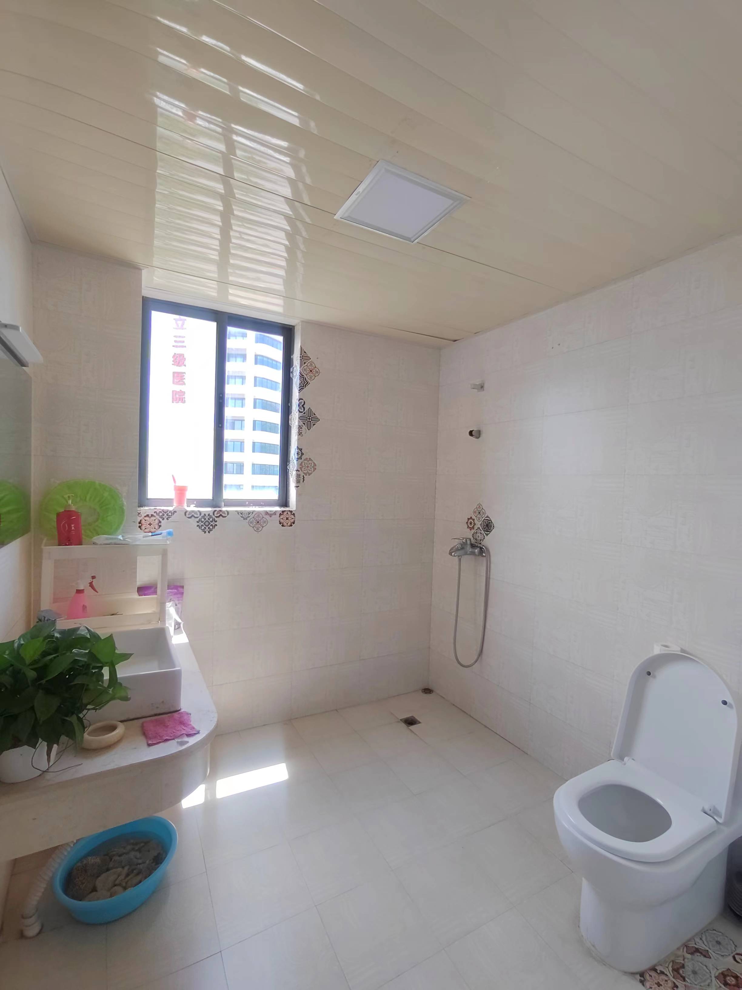 泰达比华利山庄 3室2厅2卫 3800.0元/月 泰达比华利山庄 3室2厅2卫 3800.0元/月室内图