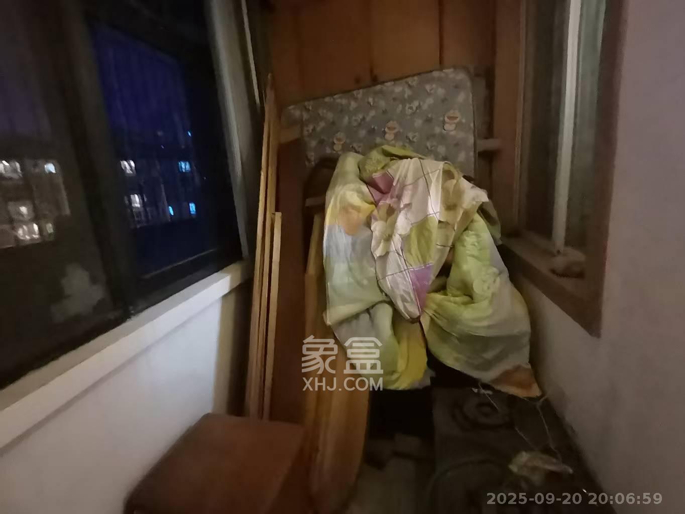 中建五局信和苑二区 3室2厅1卫 1400.0元/月 中建五局信和苑二区 3室2厅1卫 1400.0元/月室内图