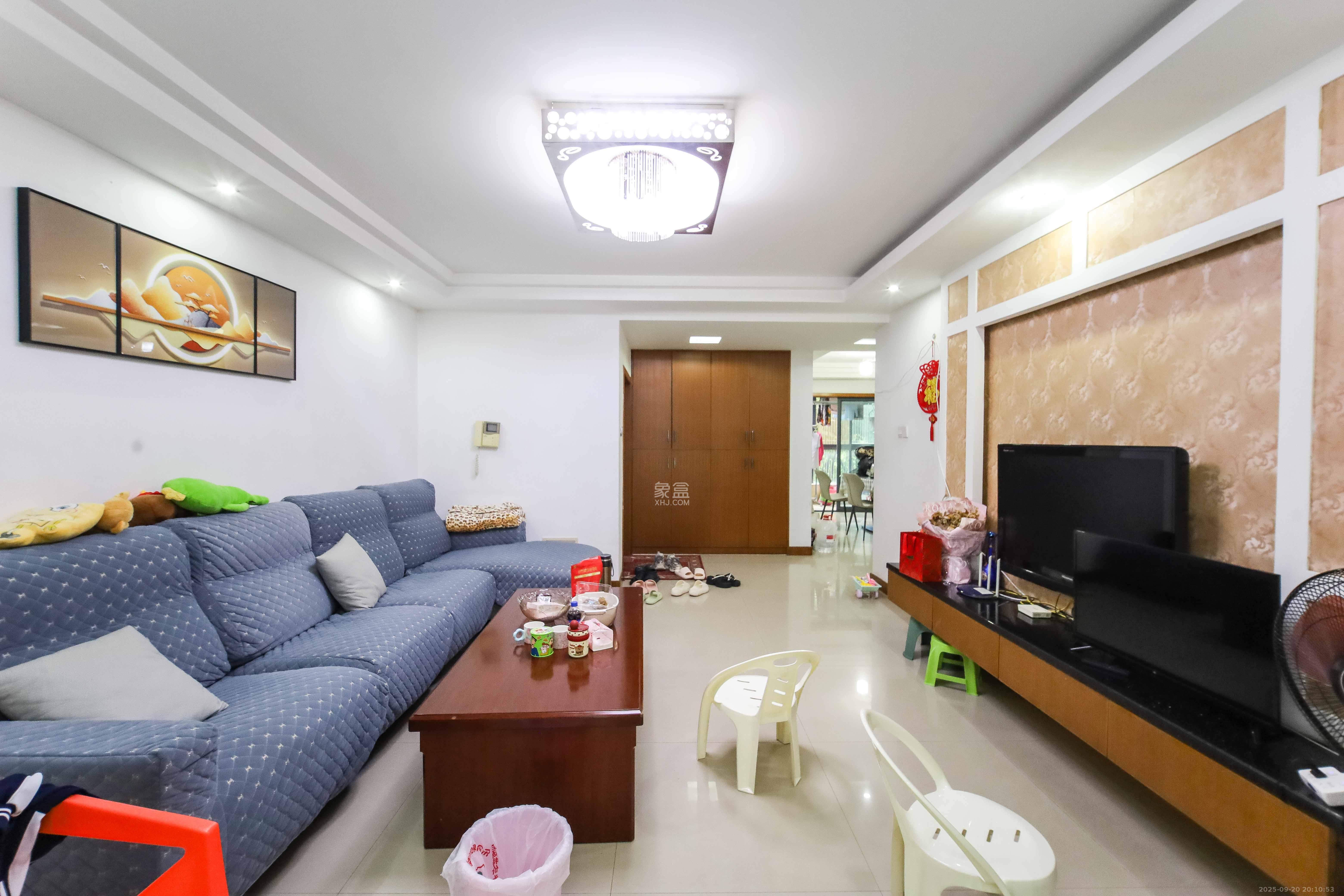 西子花苑  3室2厅1卫    99.8万客厅