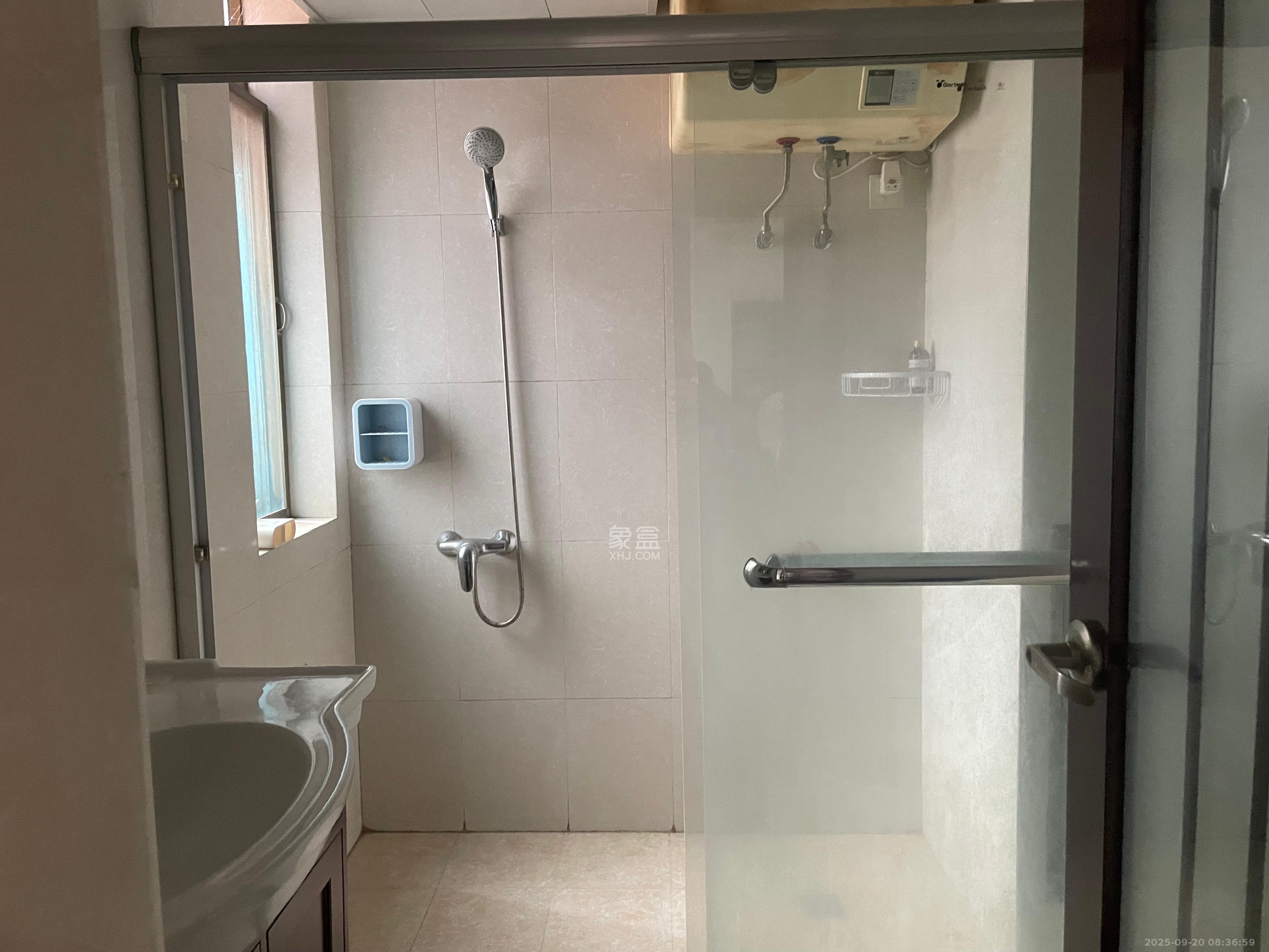 中天枫景园  3室2厅2卫    5800.0元/月室内图