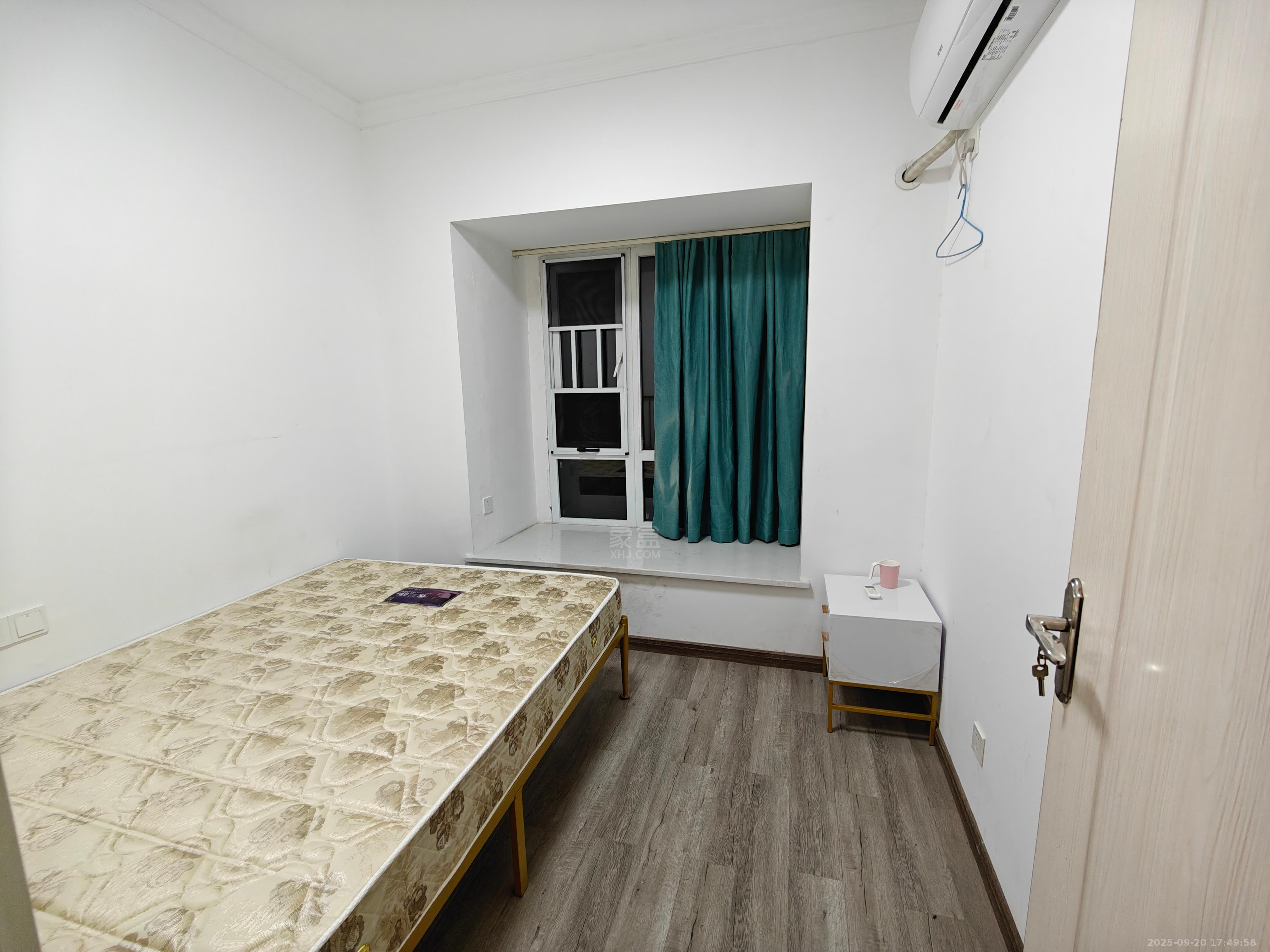 美的城二期  4室2厅1卫    1800.0元/月室内图