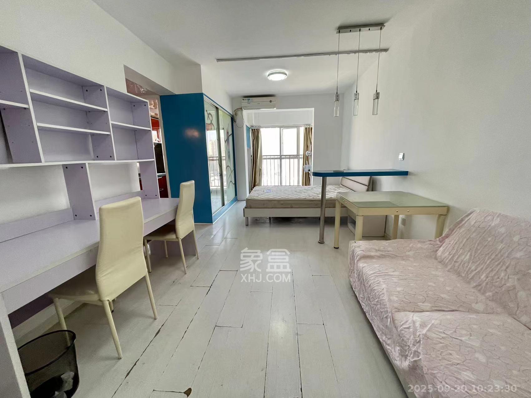 左岸右岸 1室1厅1卫 1700.0元/月 左岸右岸 1室1厅1卫 1700.0元/月室内图