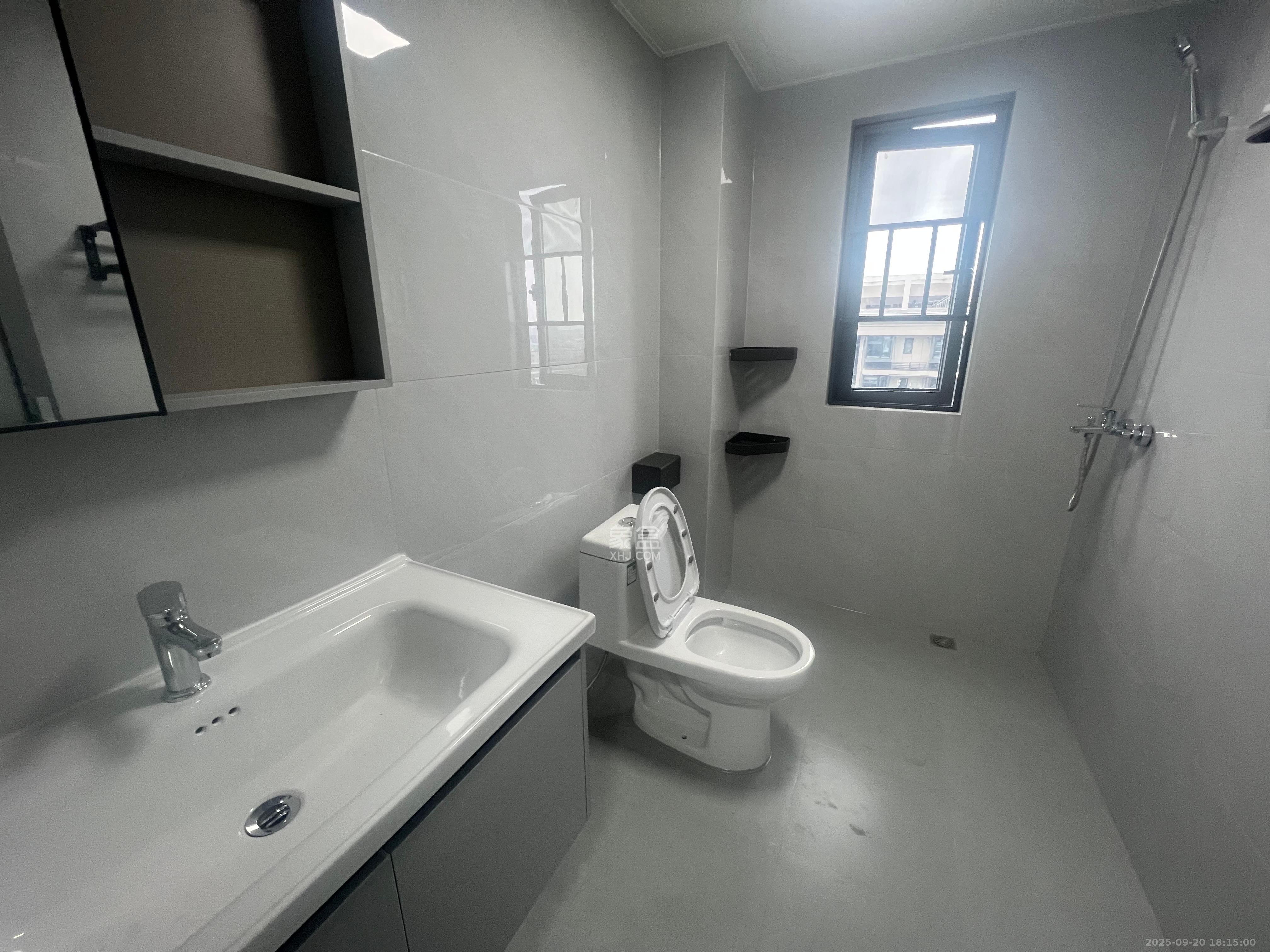 保利恒伟时光印象 3室2厅2卫 2700.0元/月 保利恒伟时光印象 3室2厅2卫 2700.0元/月室内图