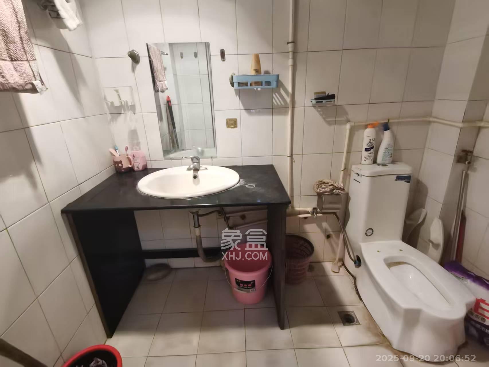 中建五局信和苑二区 3室2厅1卫 1400.0元/月 中建五局信和苑二区 3室2厅1卫 1400.0元/月室内图