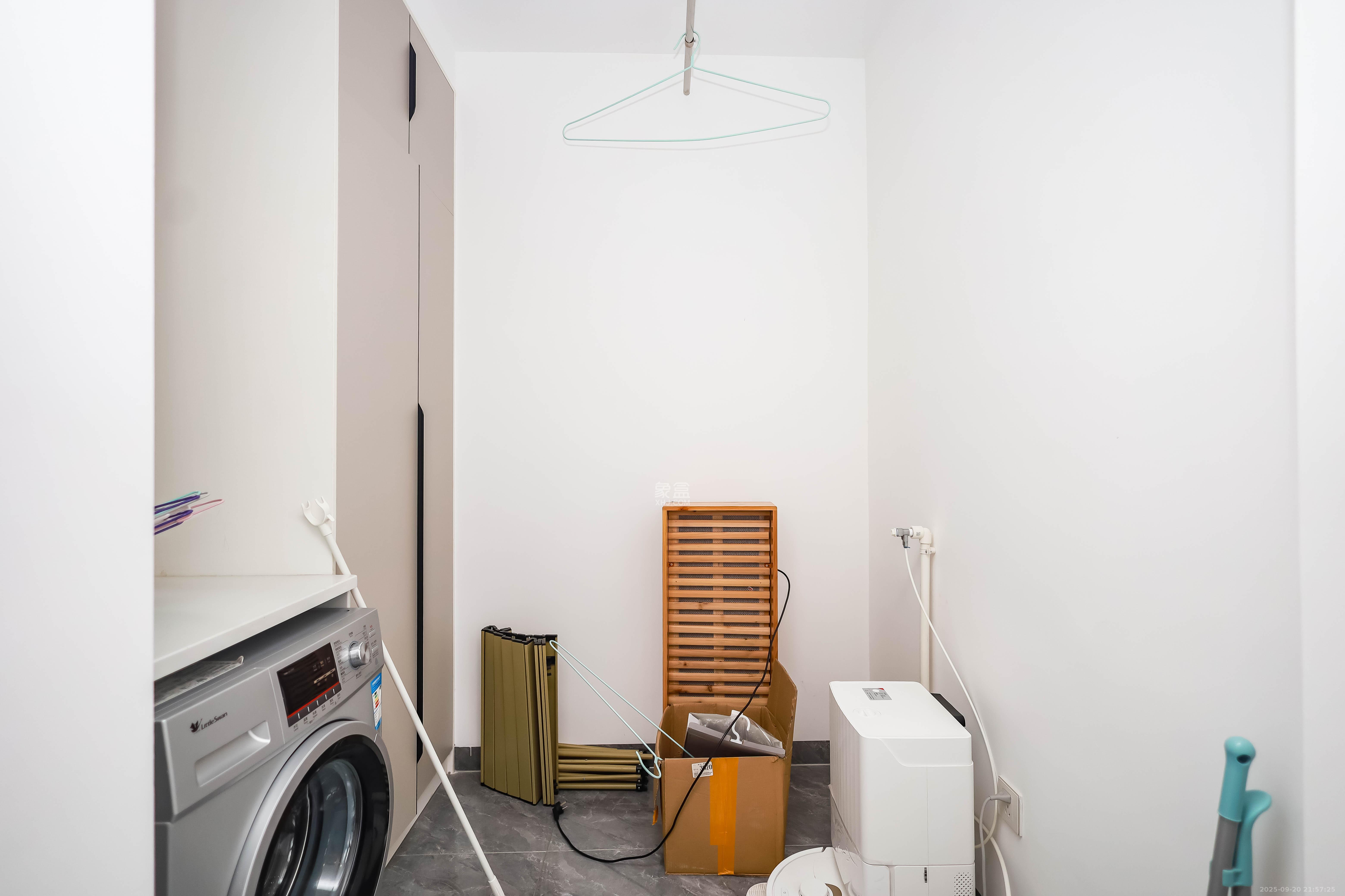 天麓尚层 3室2厅2卫 84.0万 天麓尚层 3室2厅2卫 84.0万阳台