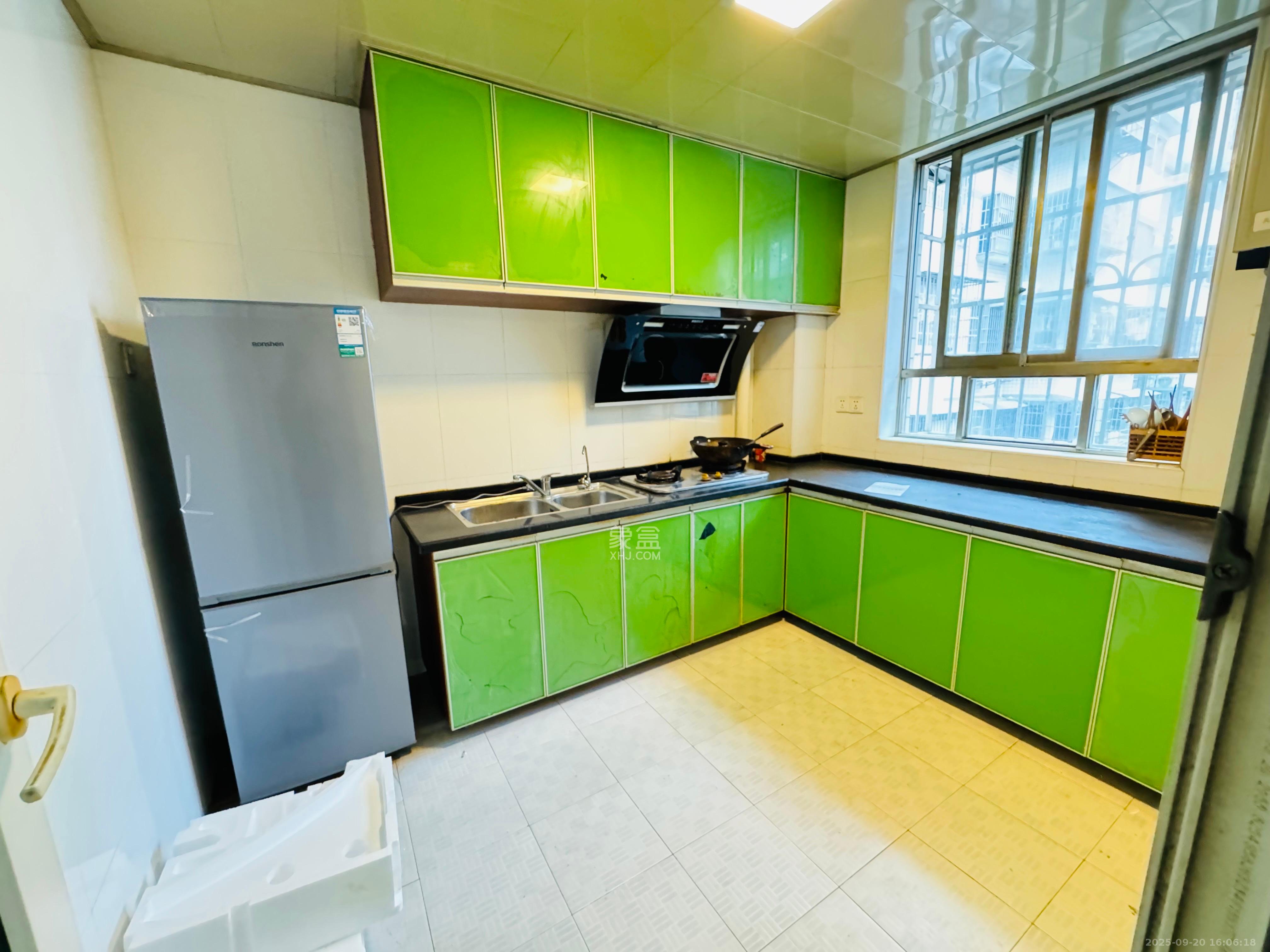 槽坊垅小区  3室2厅1卫    2400.0元/月室内图