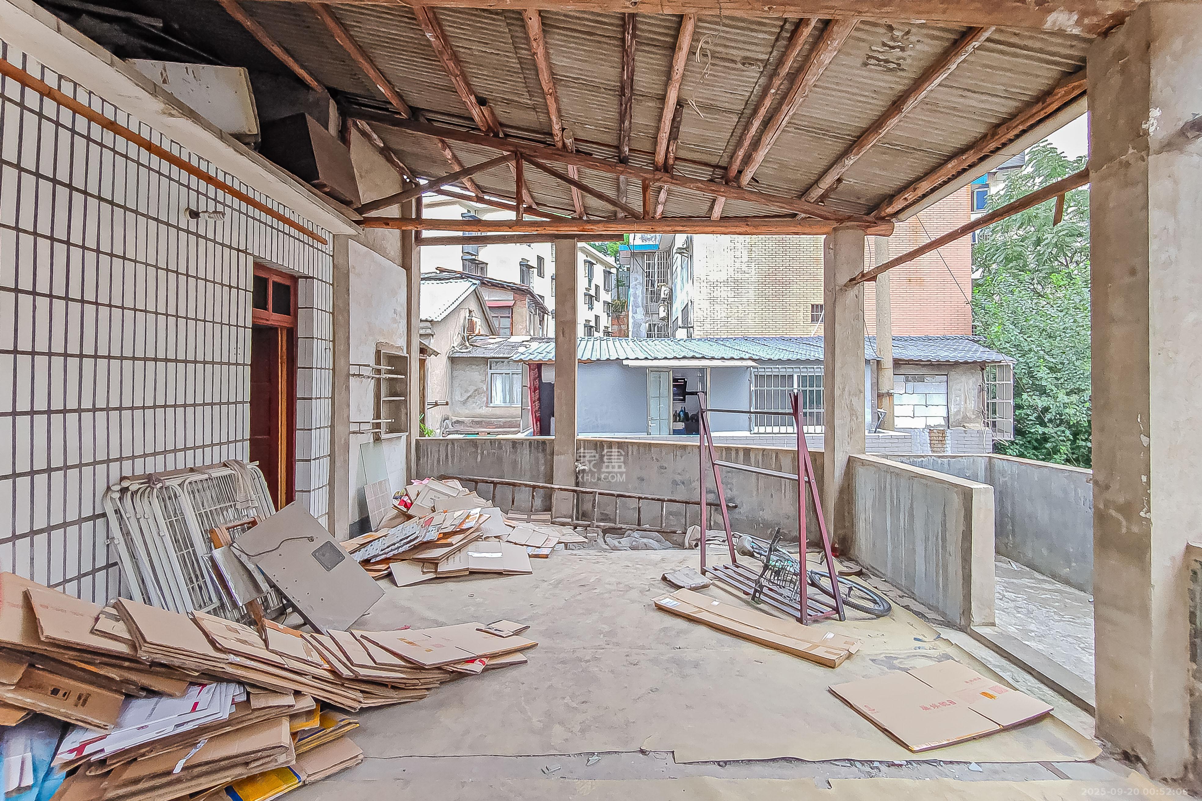 南沙井散盘  4室2厅2卫    120.8万阳台