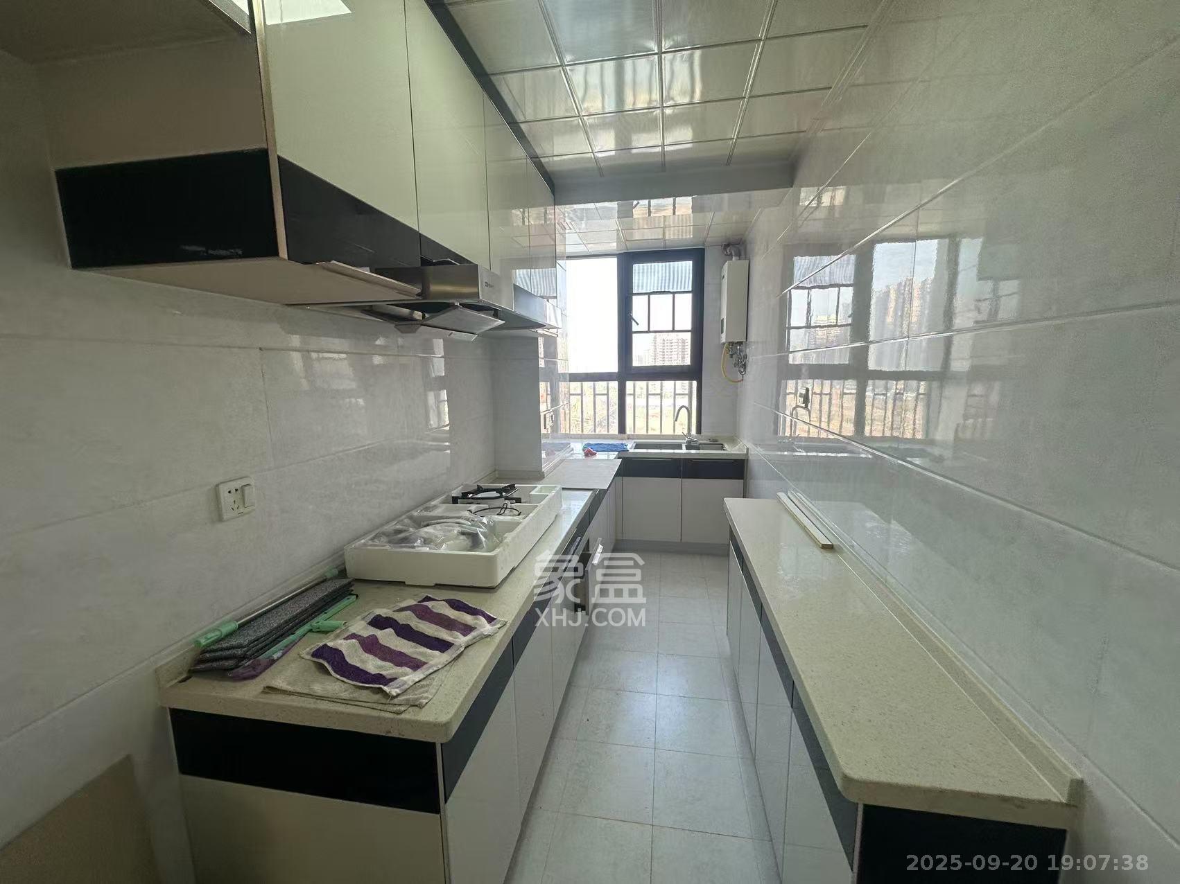 绿地之窗  3室2厅2卫    2500.0元/月室内图