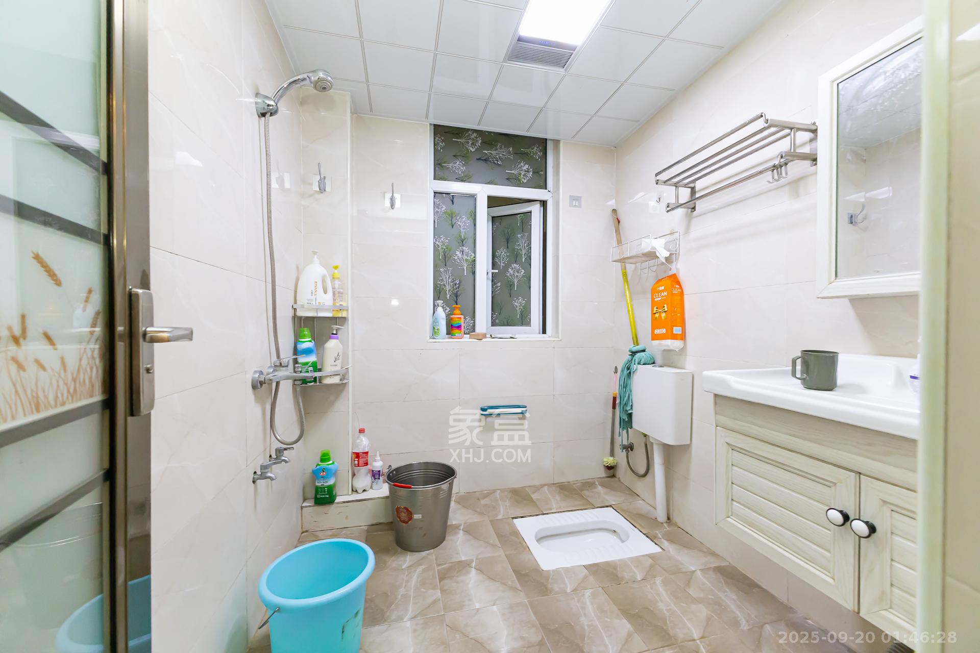 嘉宇银杉(嘉宇西苑) 3室2厅1卫 72.0万 嘉宇银杉(嘉宇西苑) 3室2厅1卫 72.0万卫生间